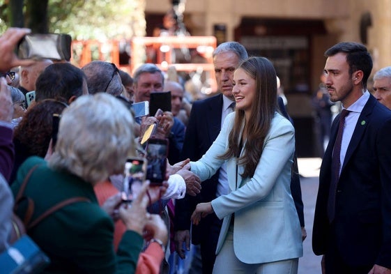 Multitudinario recibimiento a la Princesa Leonor en Oviedo