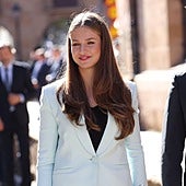 Traje azul bebé y pendientes de la Reina Letizia: el estilismo de la heredera en Oviedo