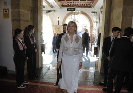 María Neira, ayer, a su llegada a los actos celebrados por la mañana en Oviedo.