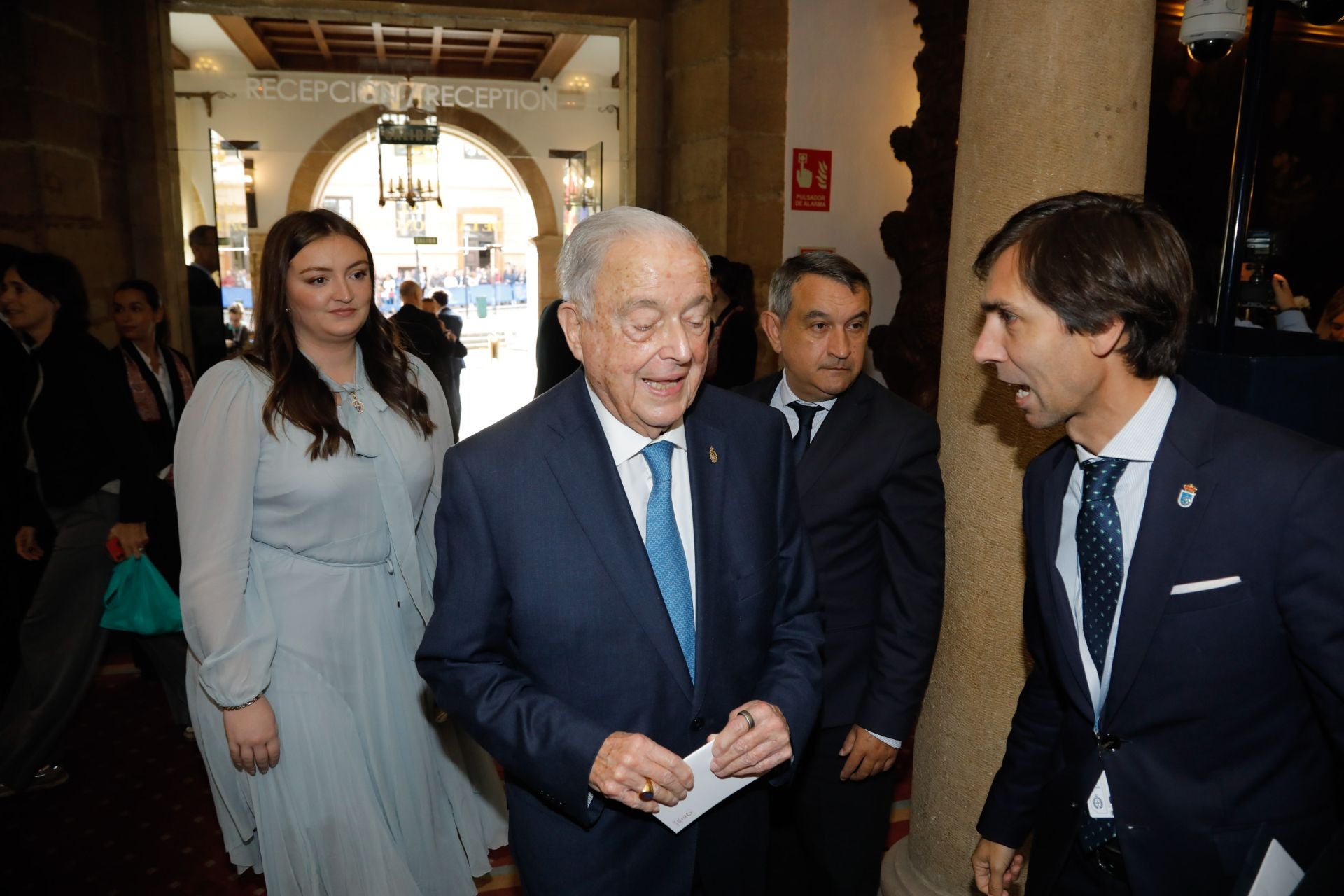 Ambiente empresarial y de autoridades en el Hotel Reconquista