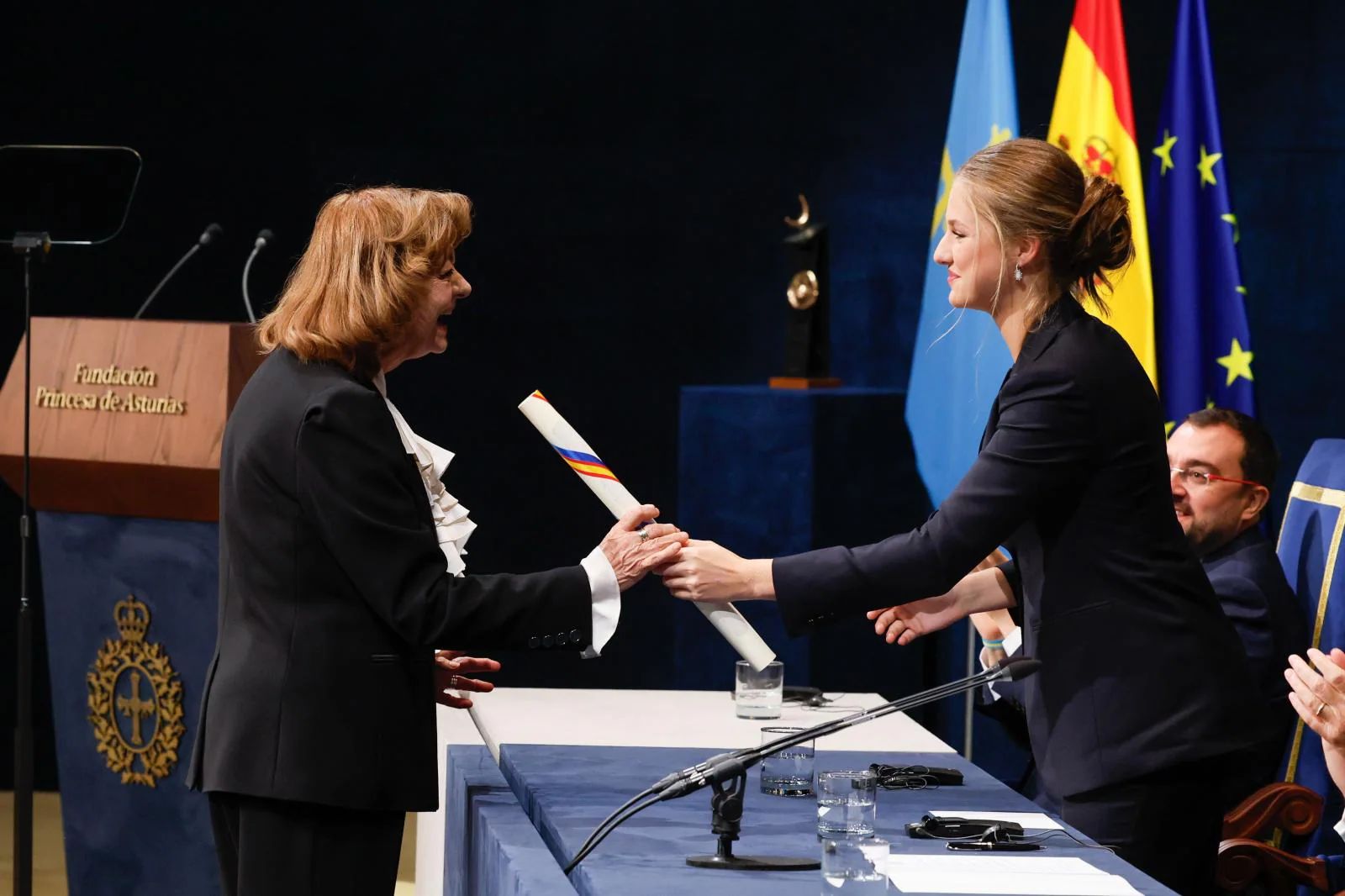 La princesa Leonor entrega el premio Princesa de Asturias de las Letras a la ensayista rumana Ana Blandiana