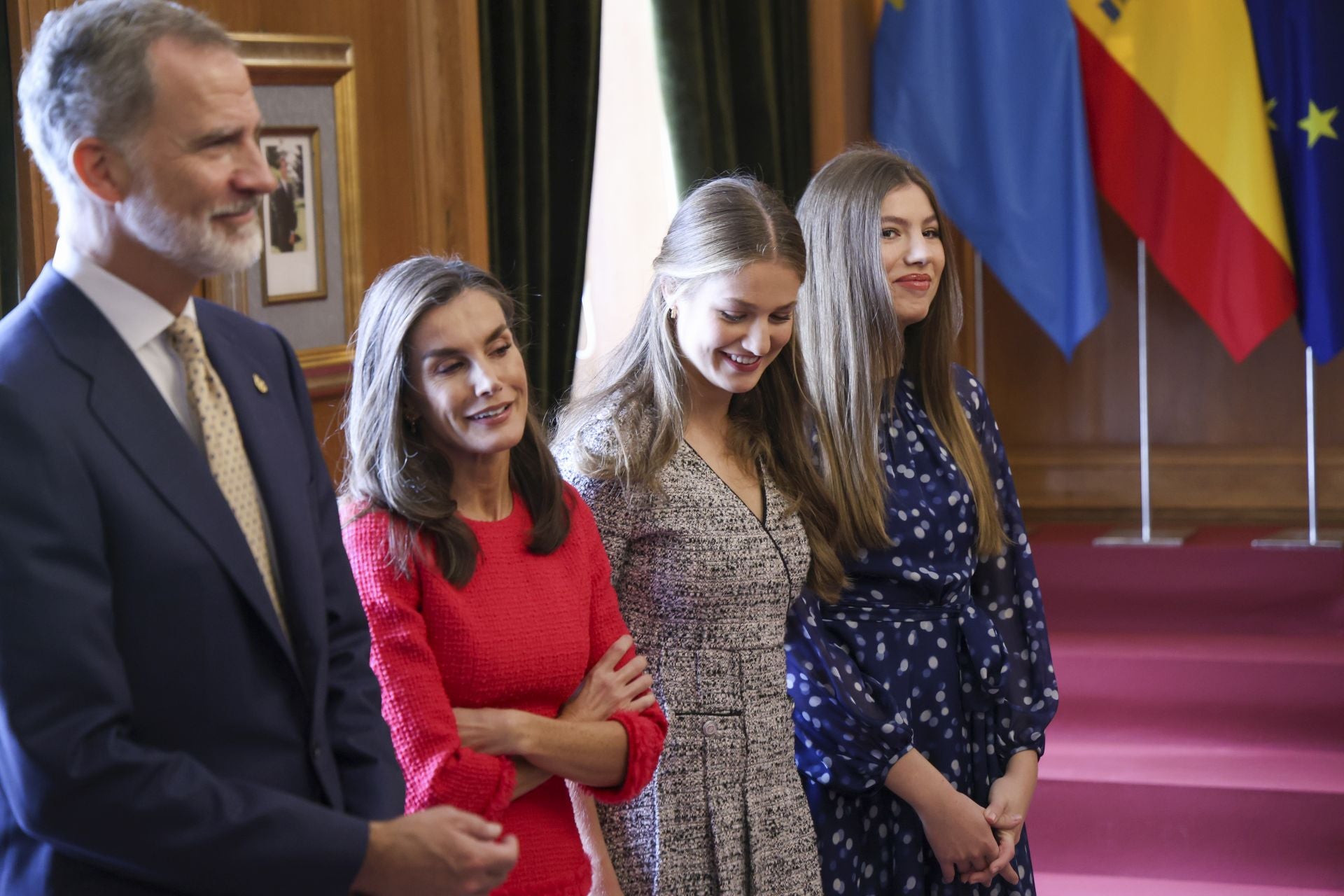 Sonrisas y cercanía: las imágenes de las audiencias de la Familia Real en el Reconquista