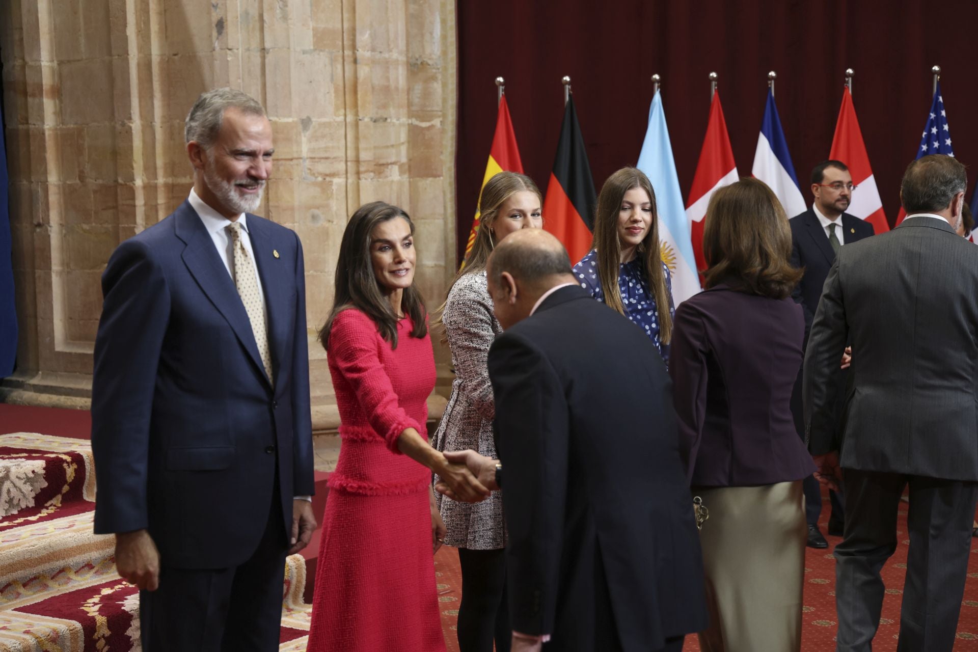 Sonrisas y cercanía: las imágenes de las audiencias de la Familia Real en el Reconquista