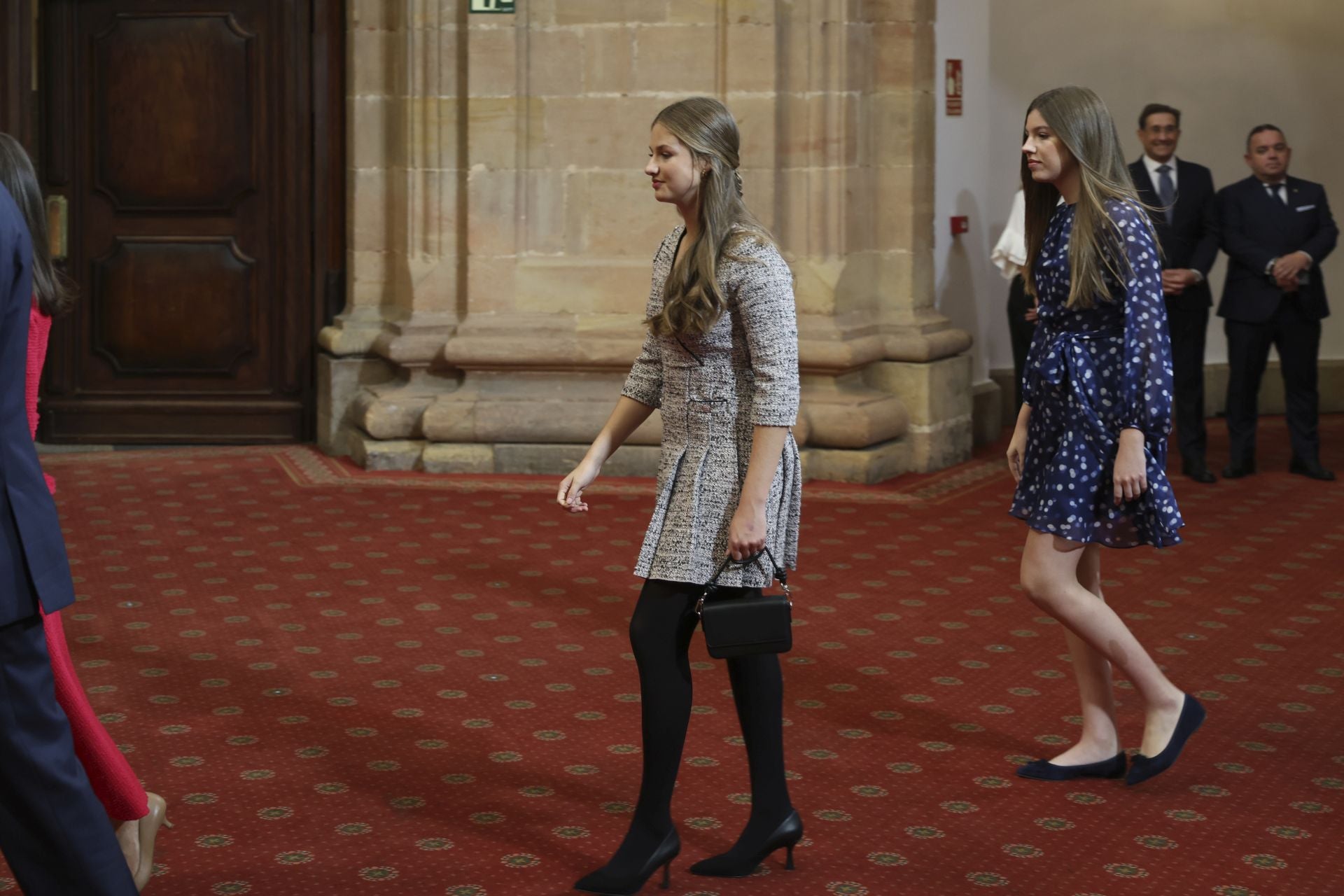 Sonrisas y cercanía: las imágenes de las audiencias de la Familia Real en el Reconquista