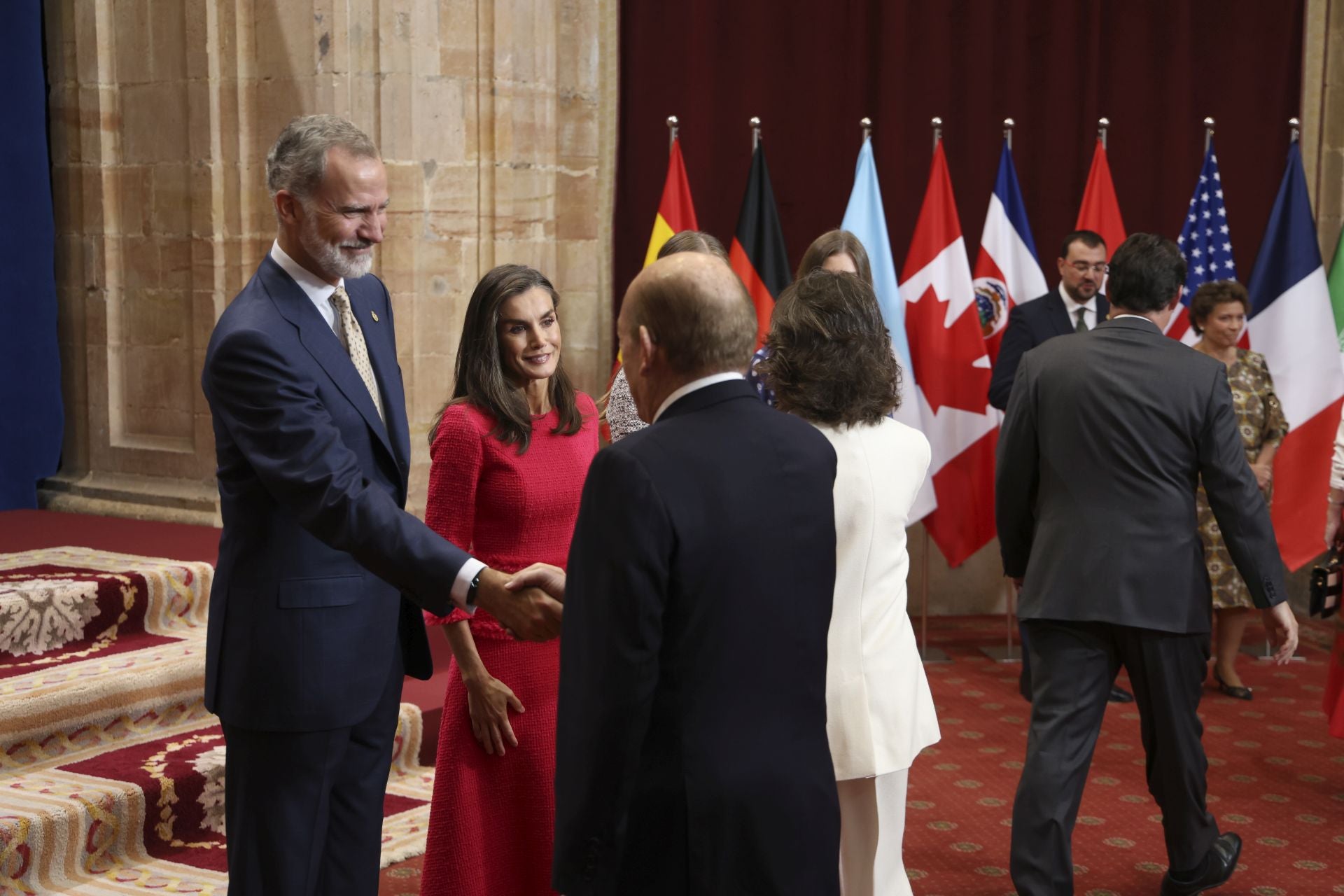 Sonrisas y cercanía: las imágenes de las audiencias de la Familia Real en el Reconquista