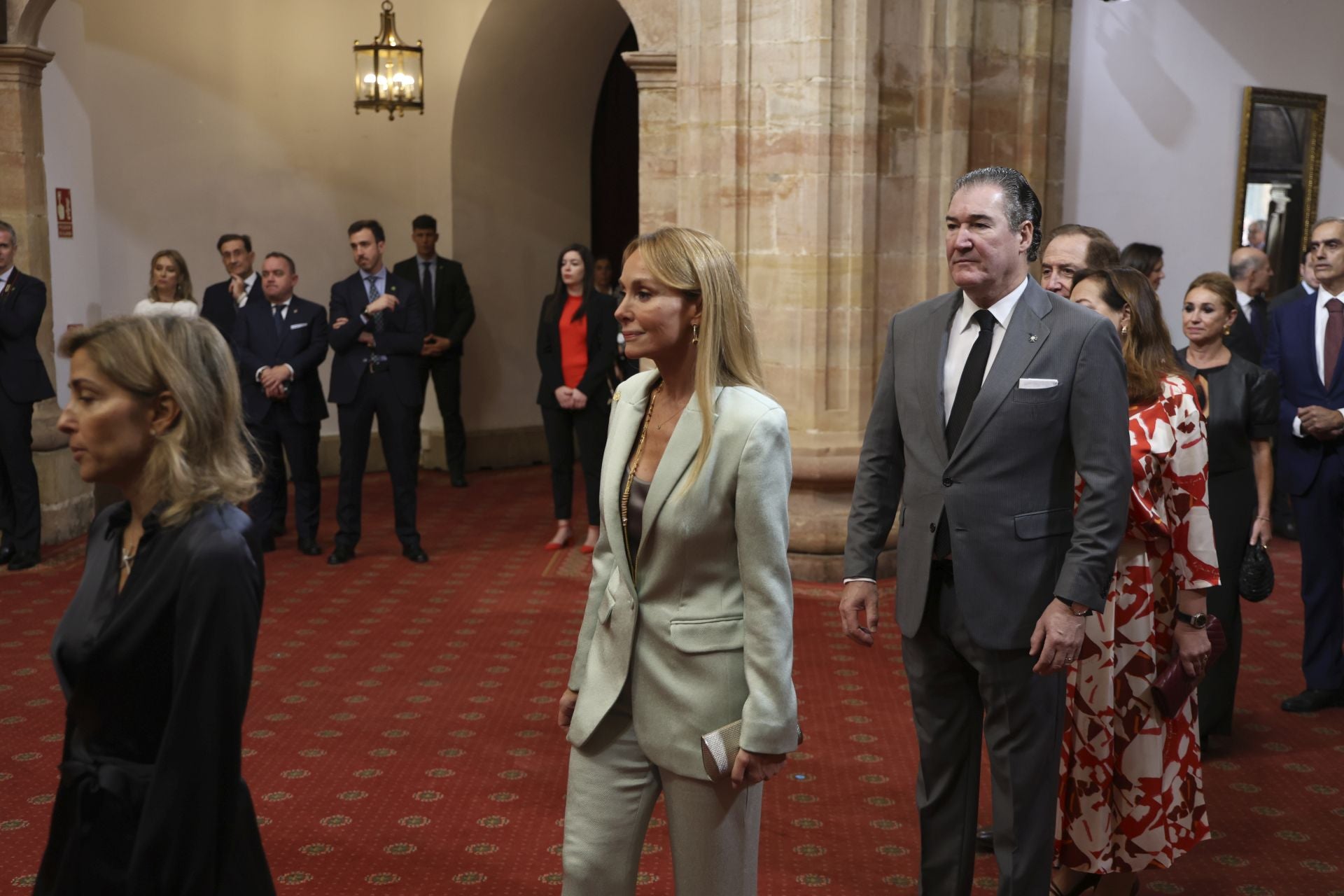 Sonrisas y cercanía: las imágenes de las audiencias de la Familia Real en el Reconquista