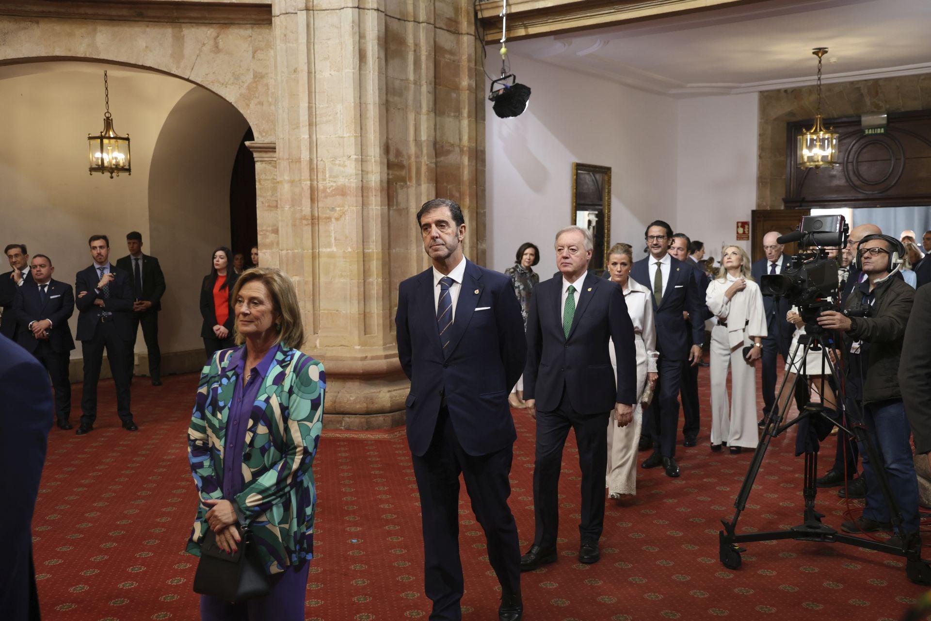 Sonrisas y cercanía: las imágenes de las audiencias de la Familia Real en el Reconquista