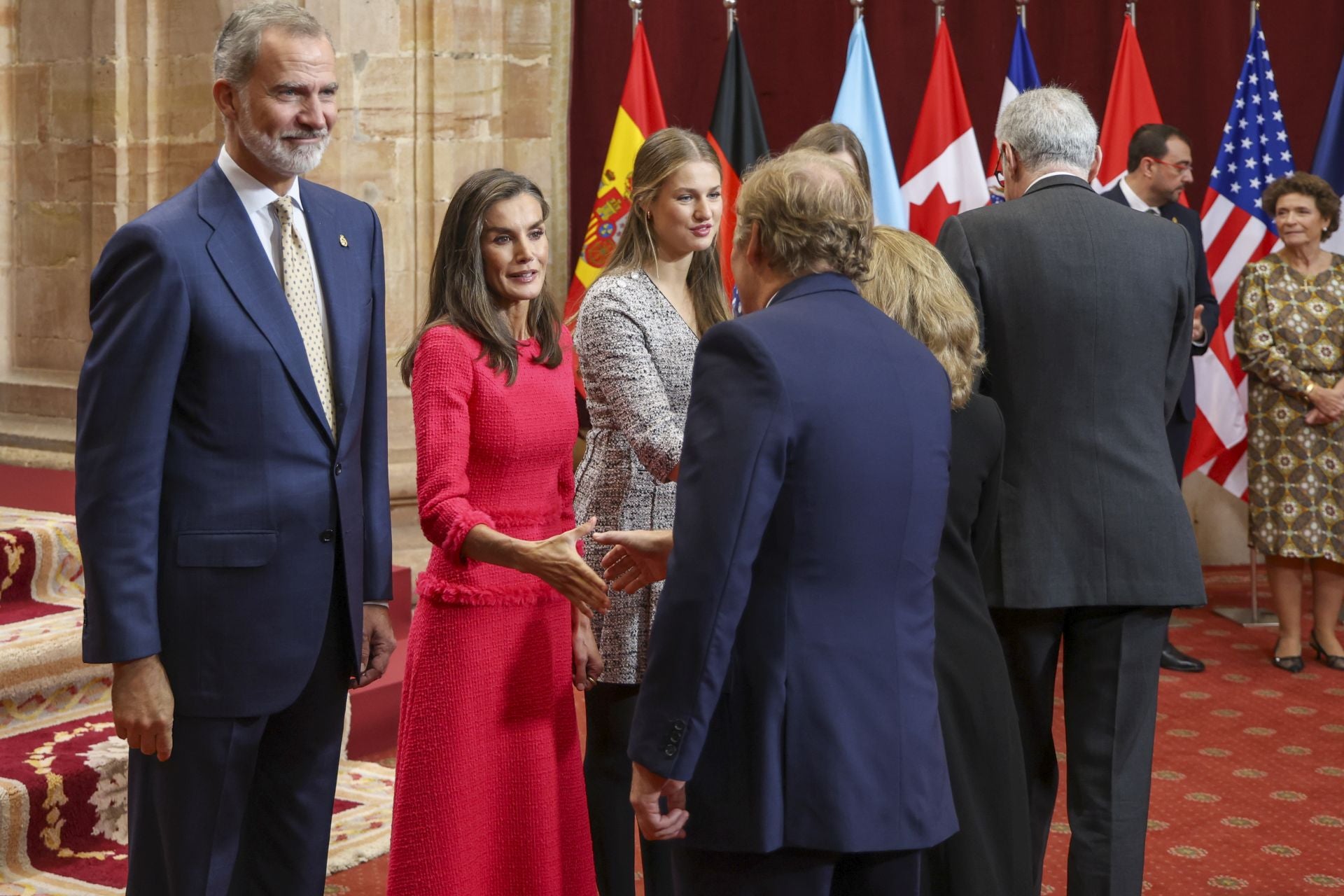 Sonrisas y cercanía: las imágenes de las audiencias de la Familia Real en el Reconquista