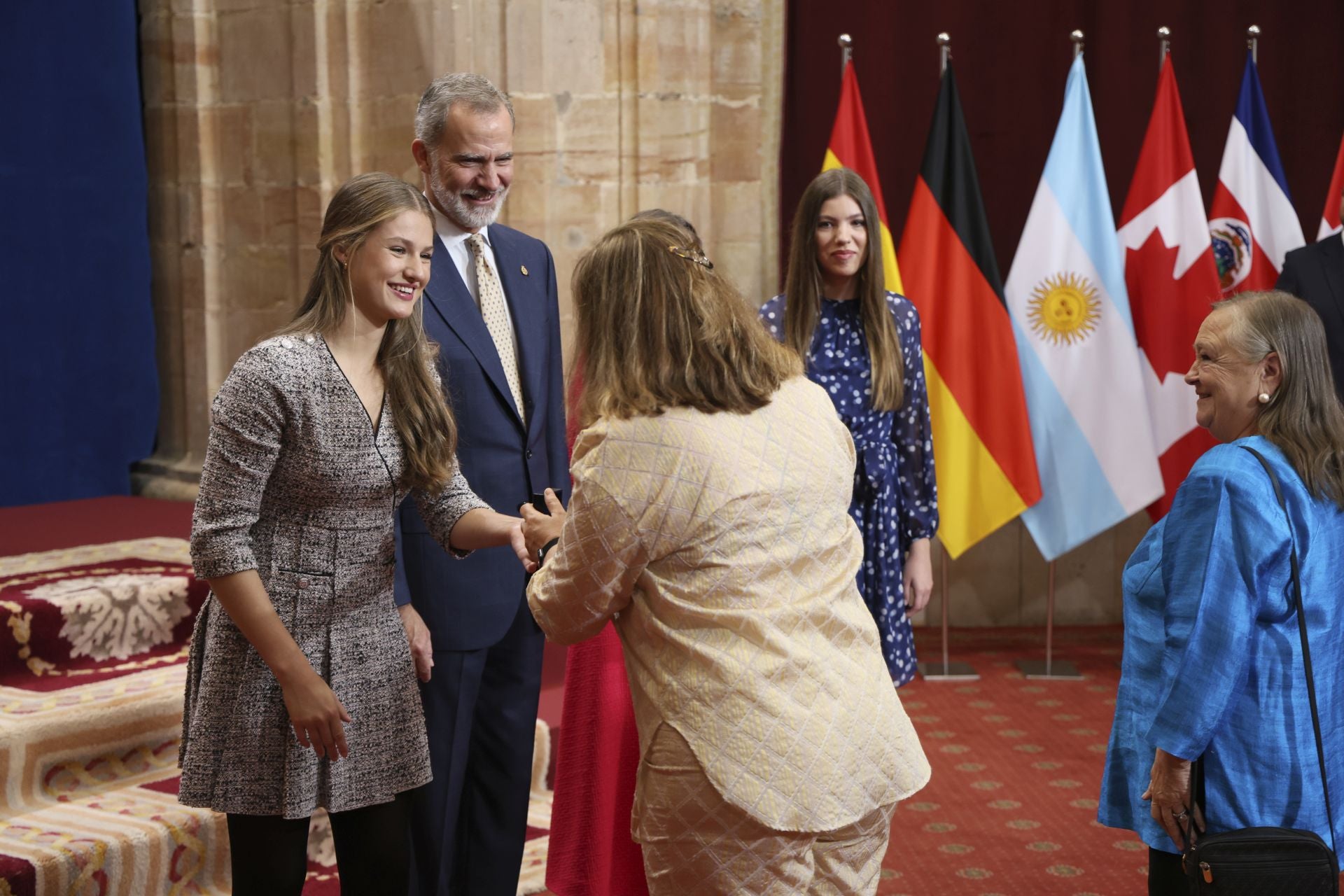 Sonrisas y cercanía: las imágenes de las audiencias de la Familia Real en el Reconquista