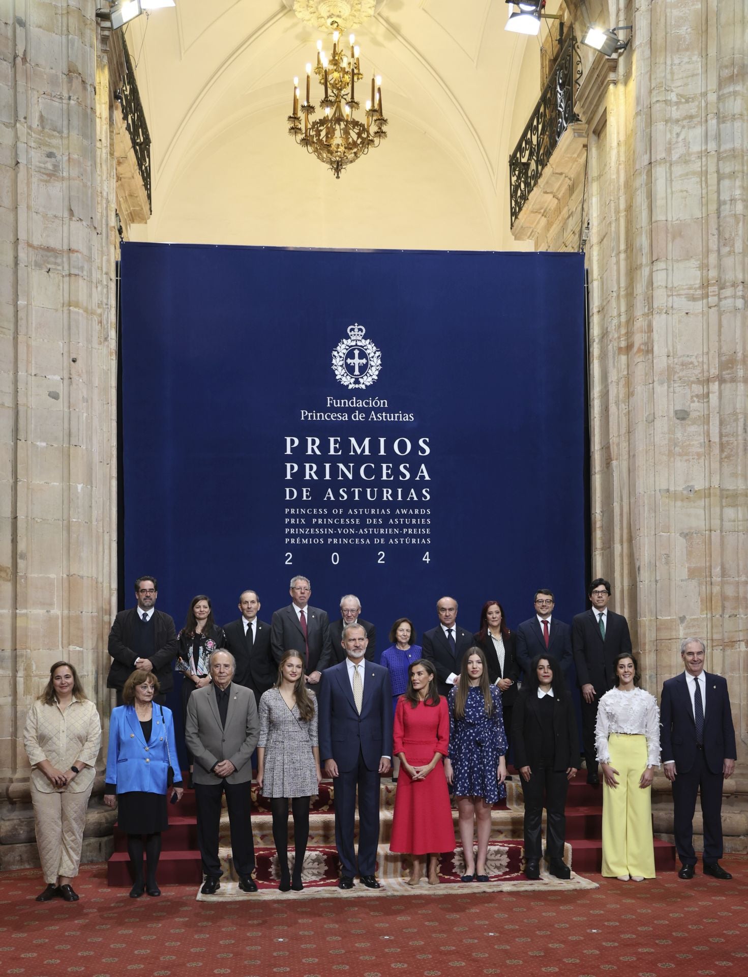 Sonrisas y cercanía: las imágenes de las audiencias de la Familia Real en el Reconquista