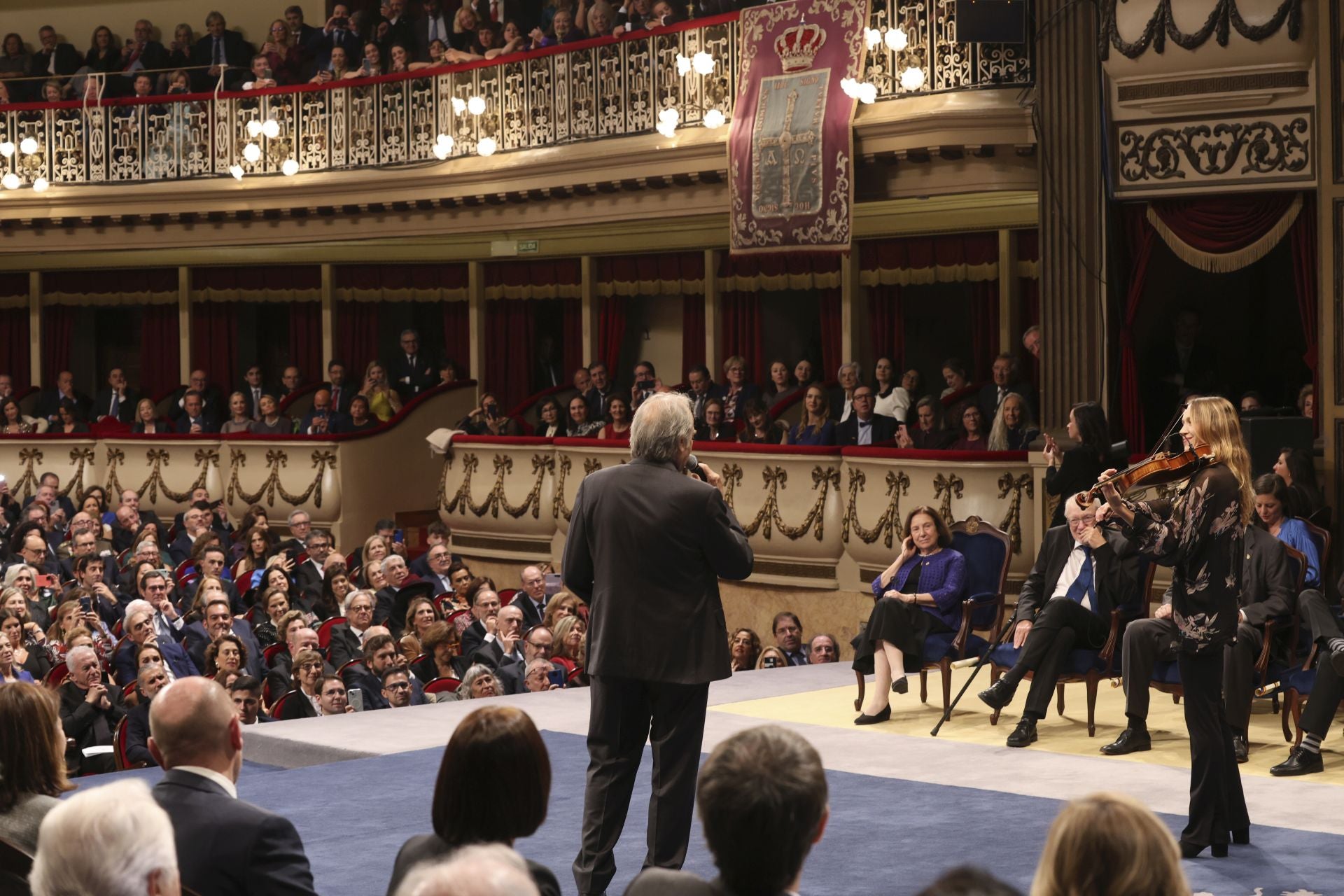 Emoción y sorpresas en la ceremonia de entrega de los Premios Princesa de Asturias