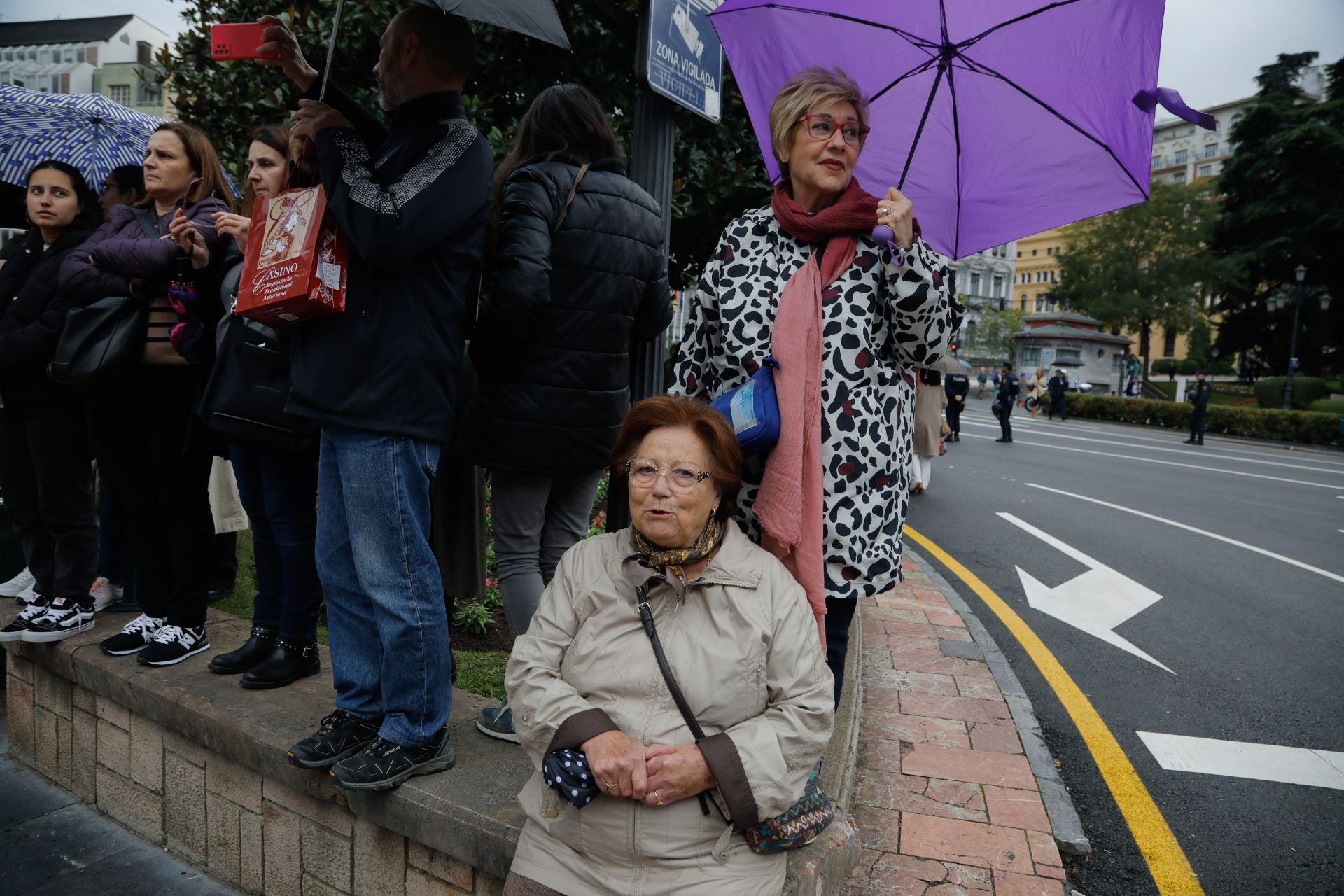 Gran expectación y mucha seguridad a las puertas del Campoamor