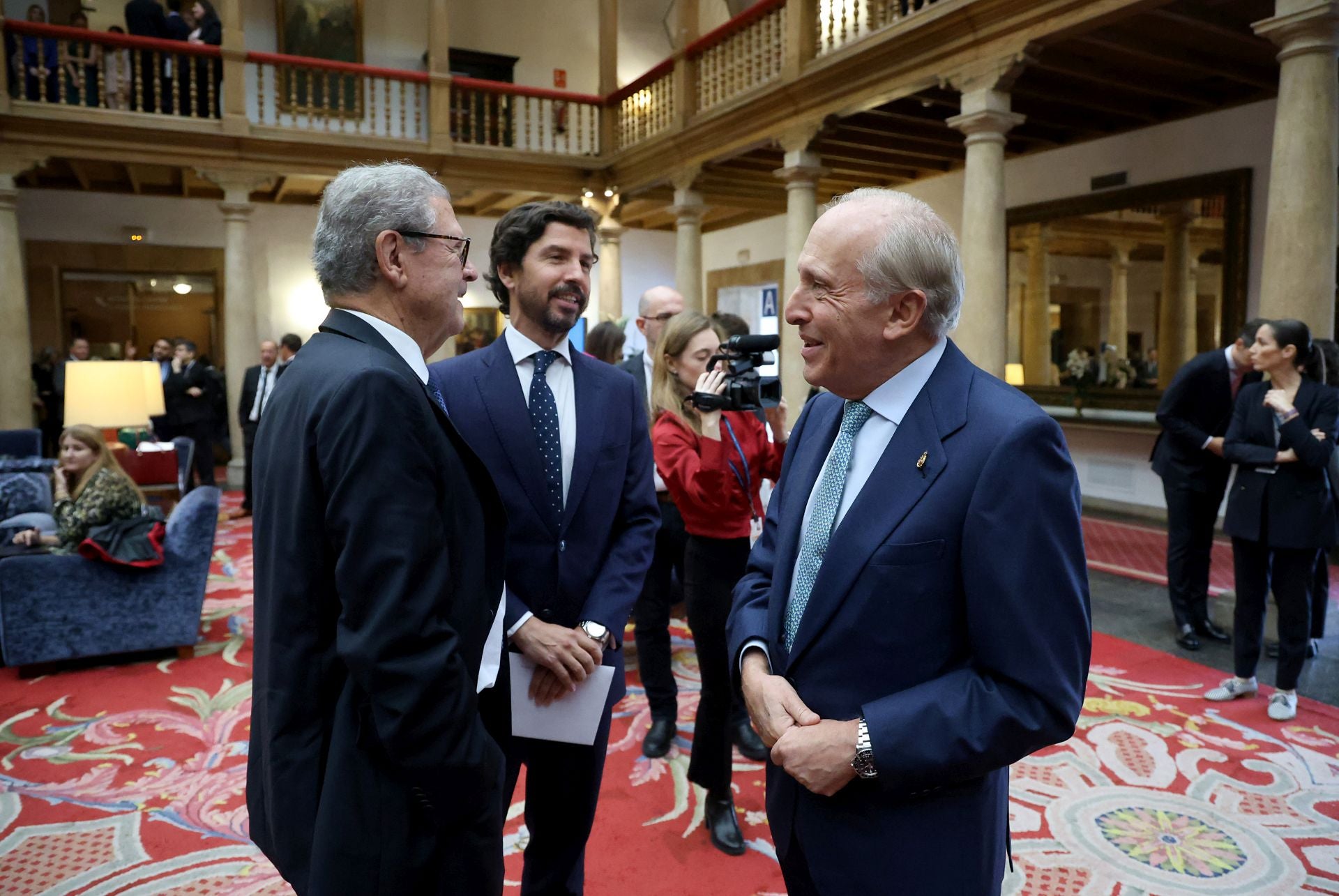 Ambiente empresarial y de autoridades en el Hotel Reconquista