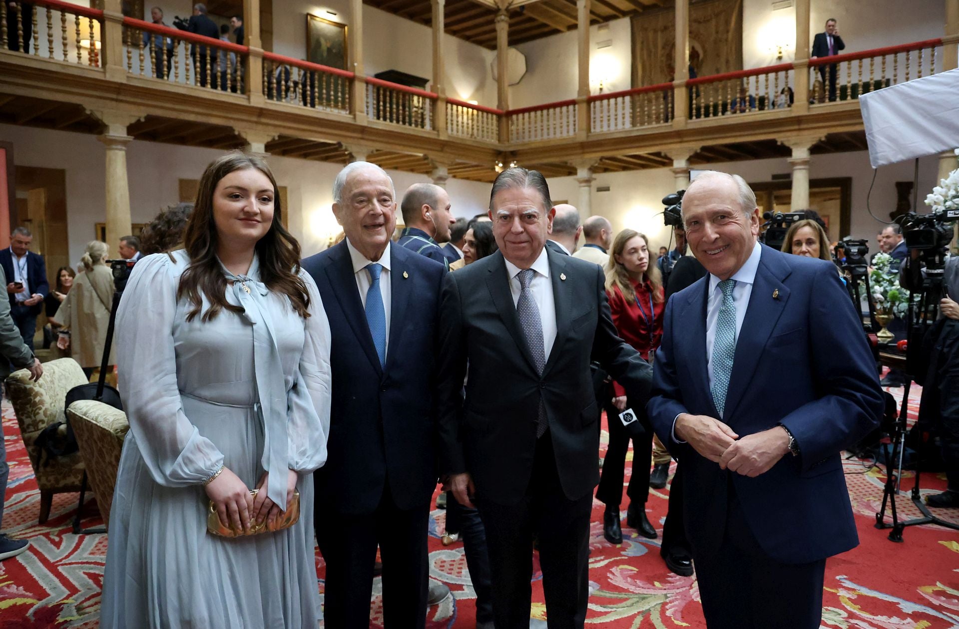 Ambiente empresarial y de autoridades en el Hotel Reconquista