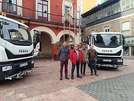 El regidor, durante la presentación de los nuevos vehículos municipales.