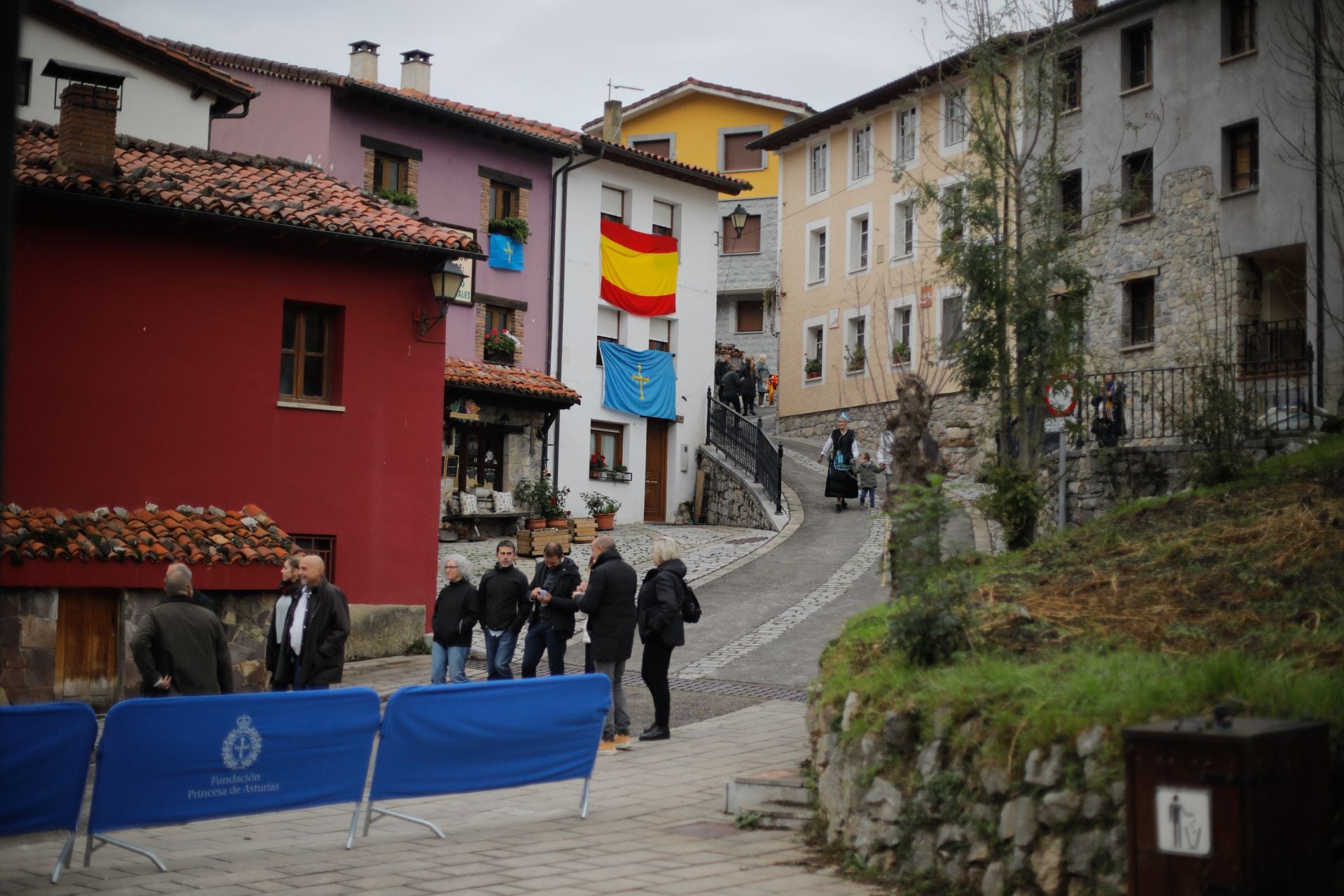 Sotres, pletórico: la visita real al Pueblo Ejemplar de Asturias, en imágenes