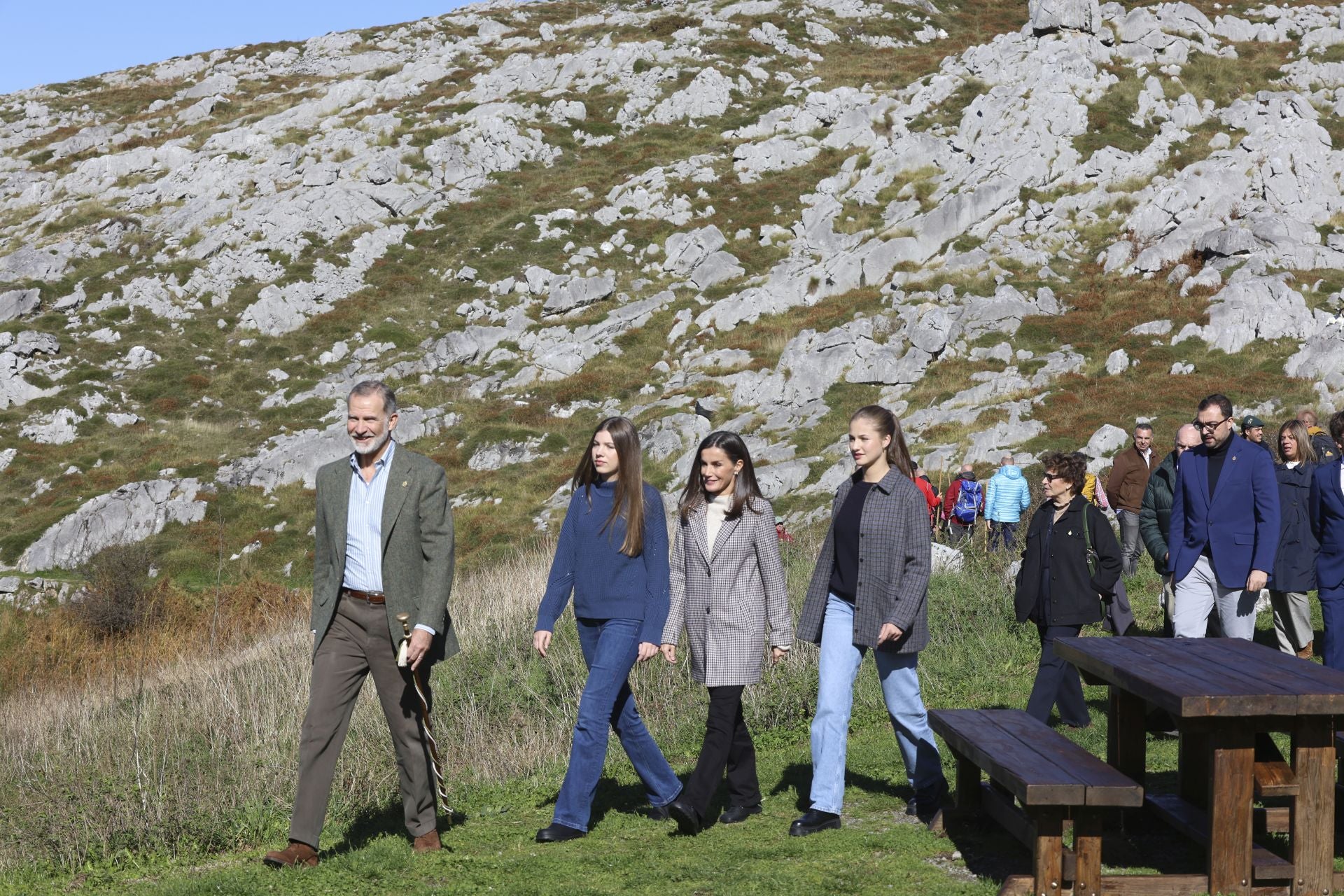 Sotres, pletórico: la visita real al Pueblo Ejemplar de Asturias, en imágenes