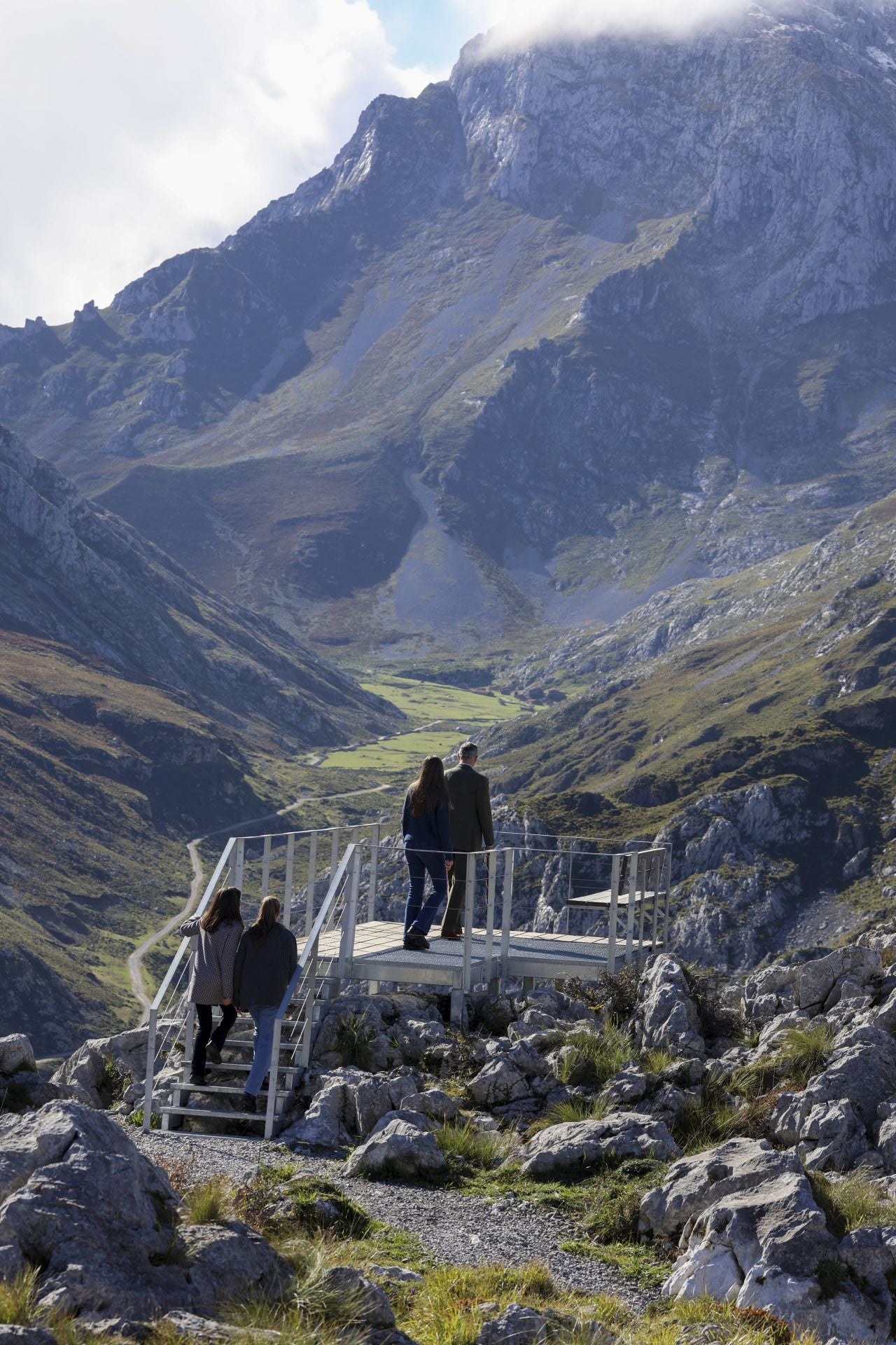 Sotres, pletórico: la visita real al Pueblo Ejemplar de Asturias, en imágenes