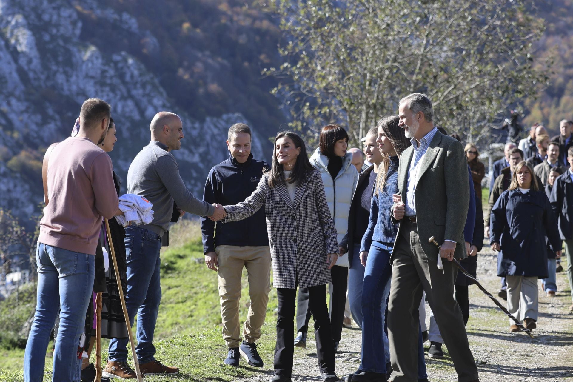 Sotres, pletórico: la visita real al Pueblo Ejemplar de Asturias, en imágenes