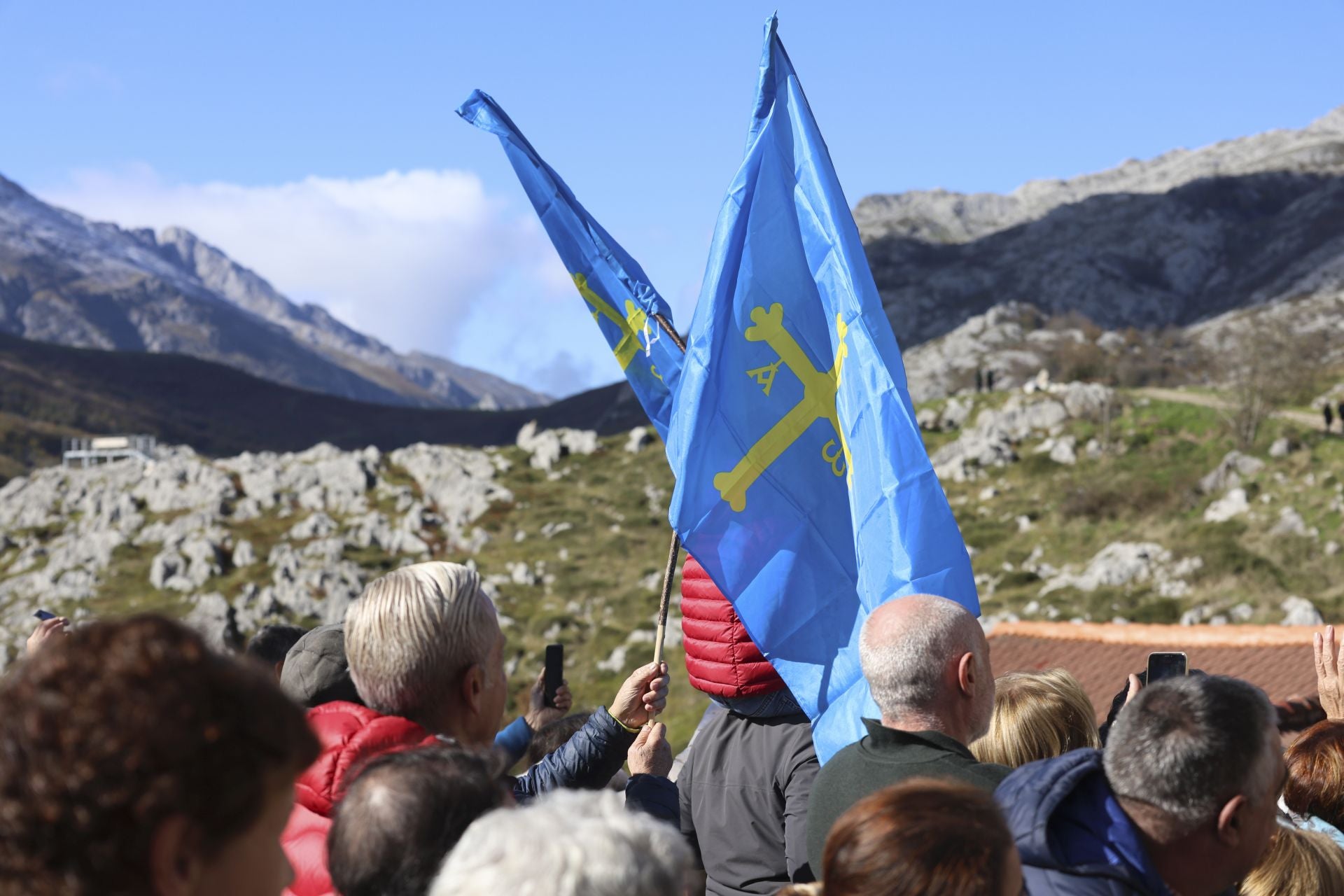 Sotres, pletórico: la visita real al Pueblo Ejemplar de Asturias, en imágenes