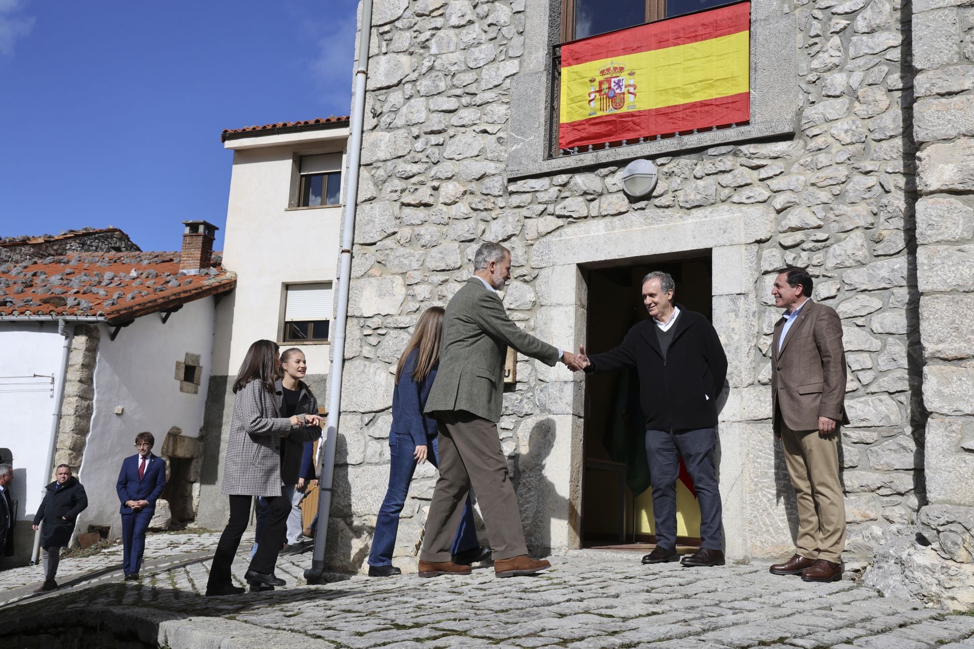 Sotres, pletórico: la visita real al Pueblo Ejemplar de Asturias, en imágenes