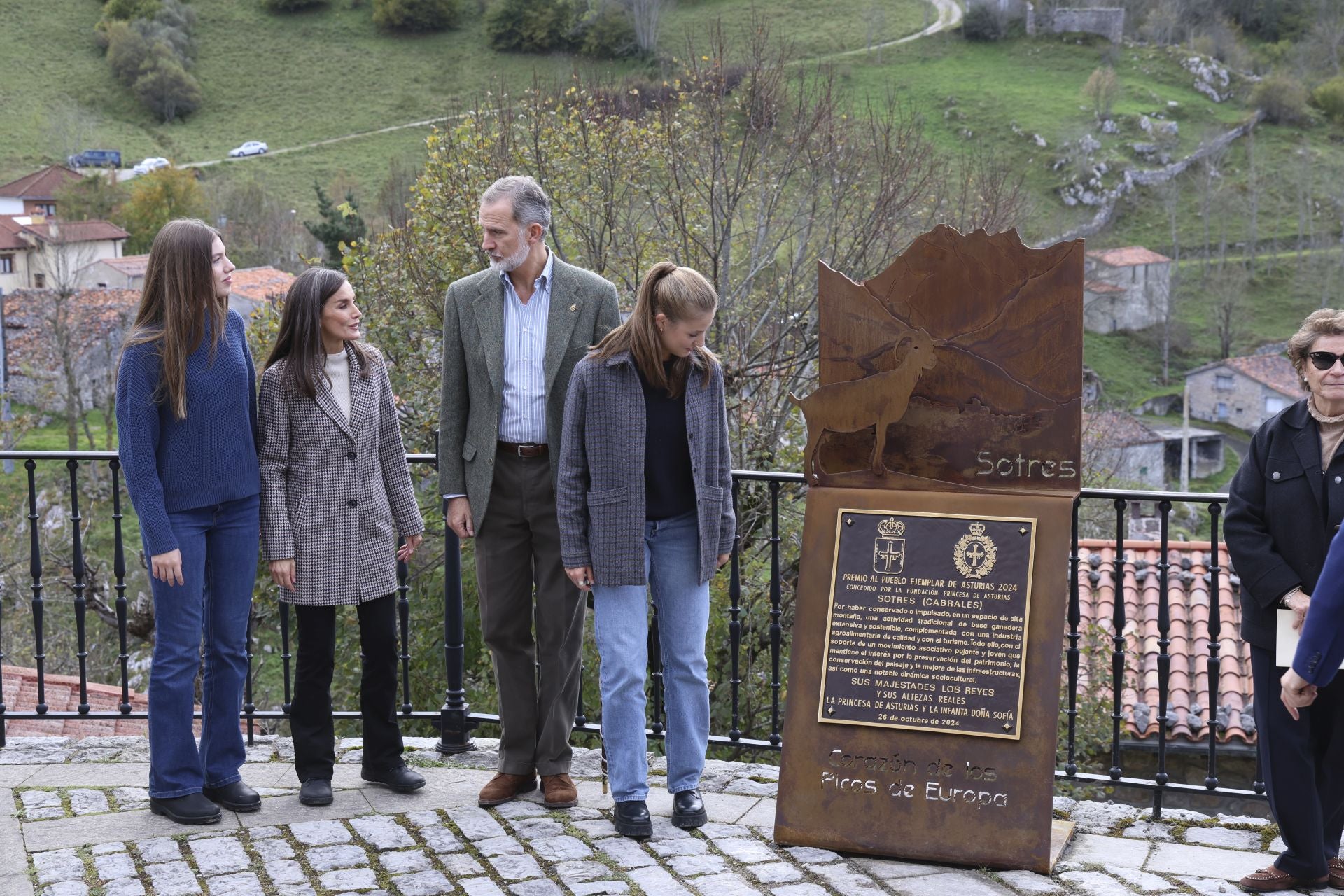 Sotres, pletórico: la visita real al Pueblo Ejemplar de Asturias, en imágenes