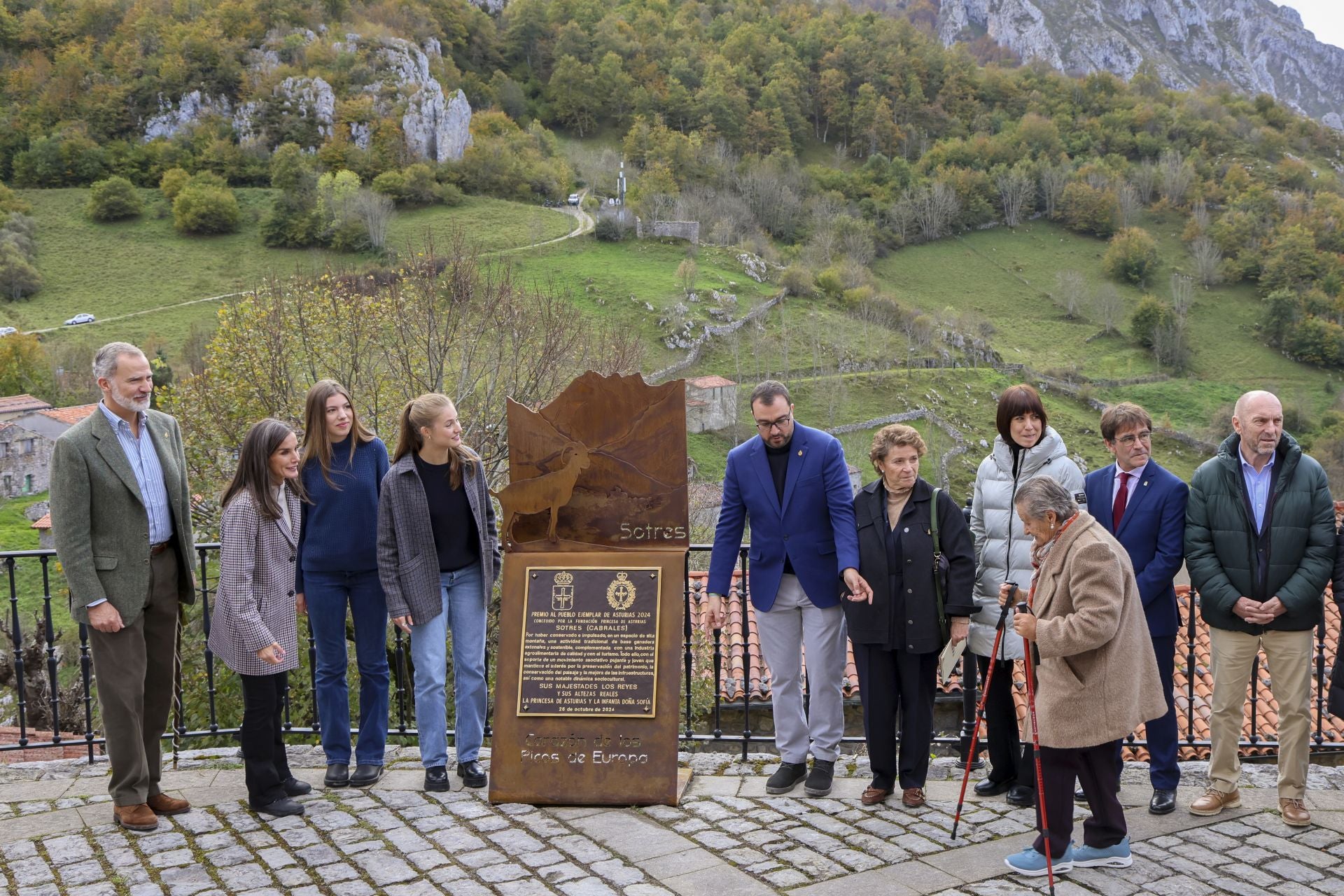 Sotres, pletórico: la visita real al Pueblo Ejemplar de Asturias, en imágenes