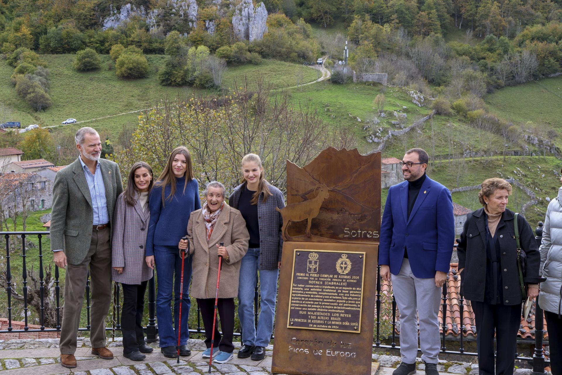 Sotres, pletórico: la visita real al Pueblo Ejemplar de Asturias, en imágenes