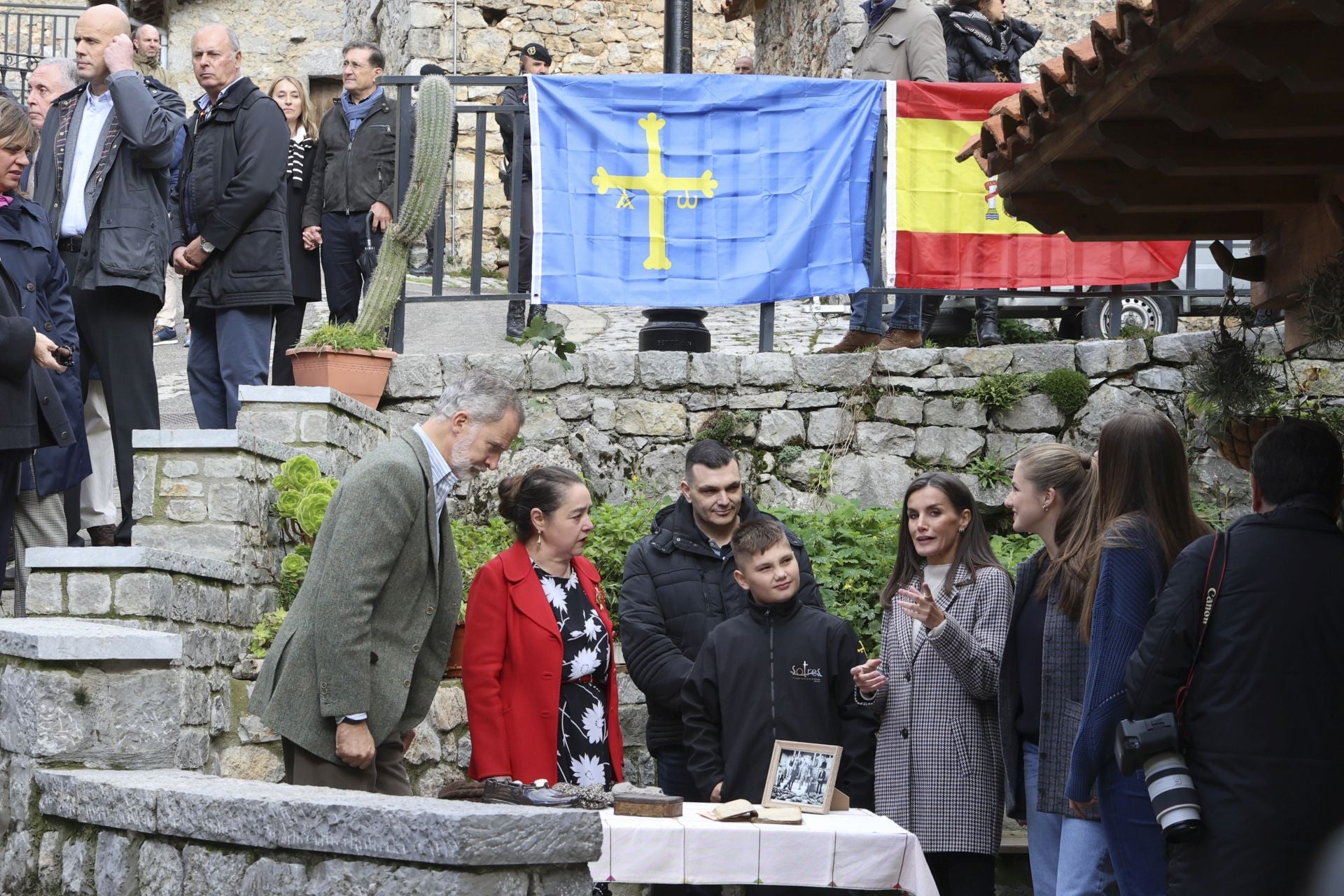 Sotres, pletórico: la visita real al Pueblo Ejemplar de Asturias, en imágenes