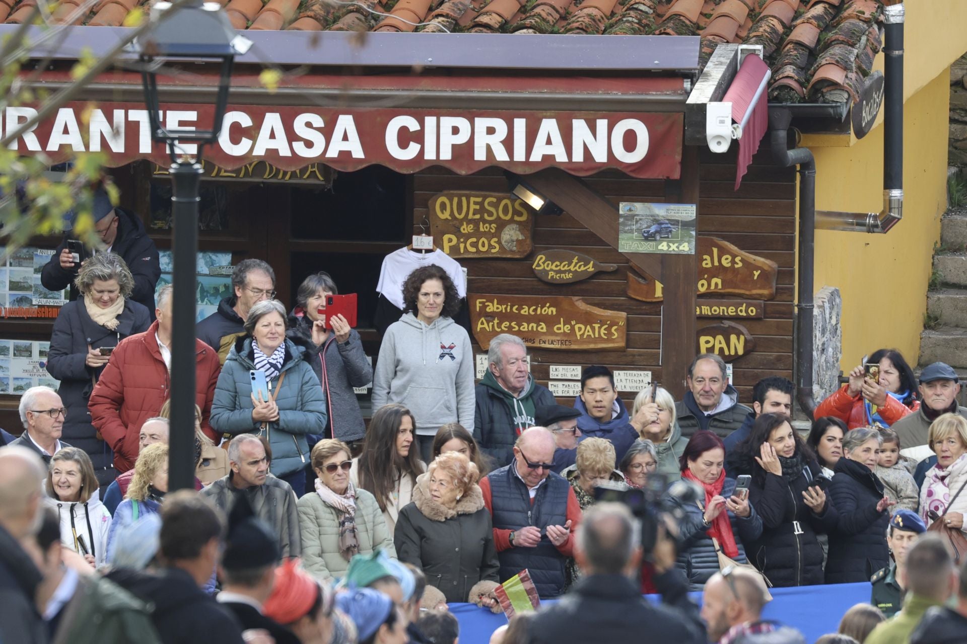 Sotres, pletórico: la visita real al Pueblo Ejemplar de Asturias, en imágenes