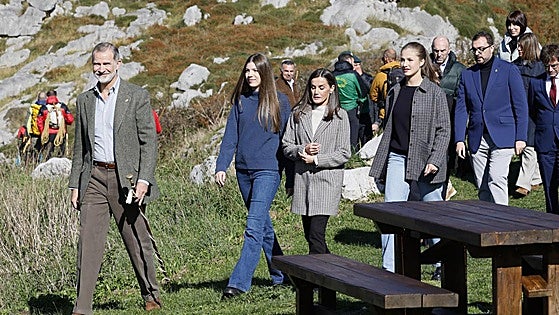 El Rey también pasa en Sotres el testigo de los pueblos a la Princesa