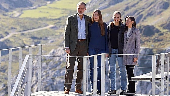 La Familia Real se viste de otoño en el Pueblo Ejemplar de Asturias