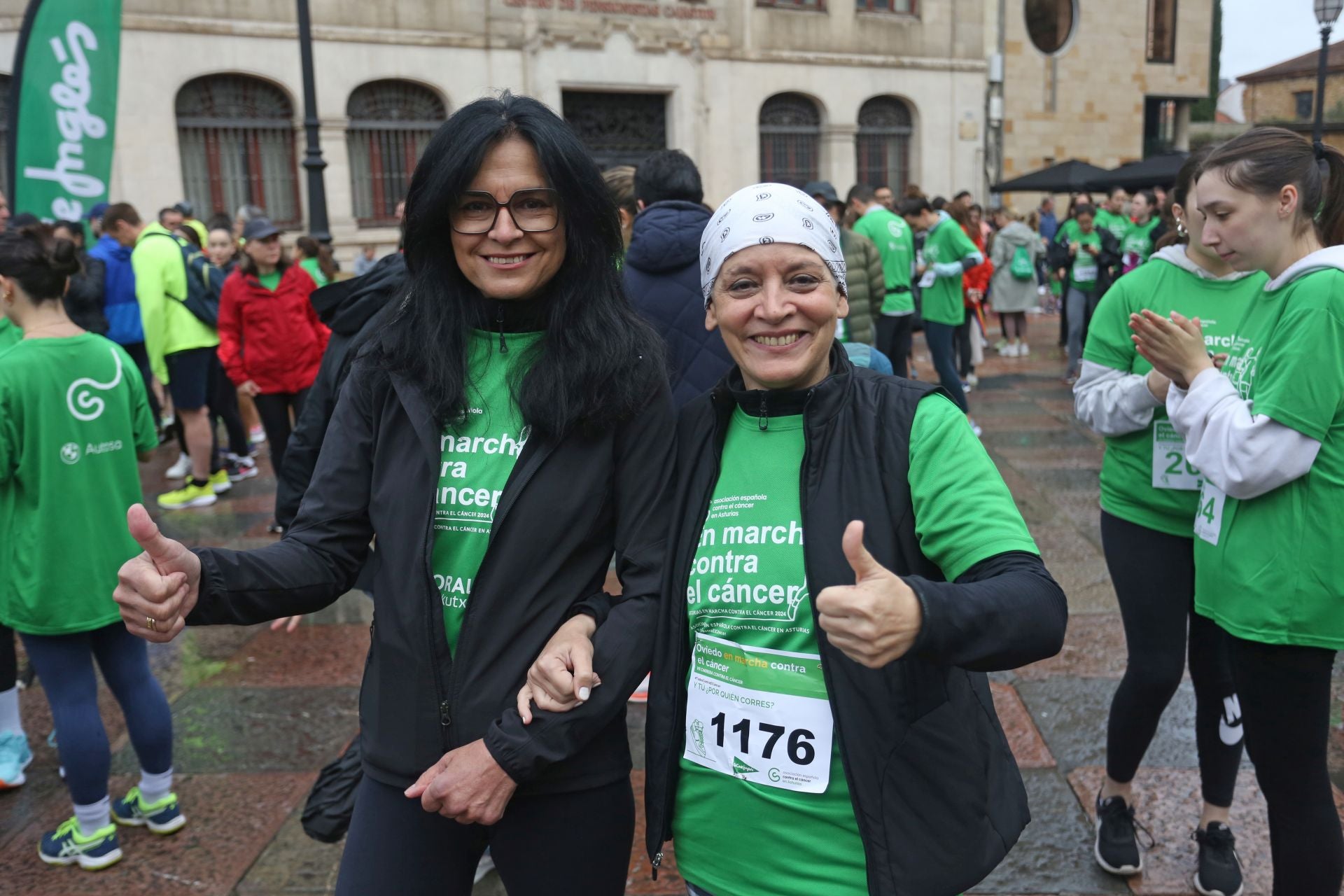 Oviedo se tiñe de verde contra el cáncer