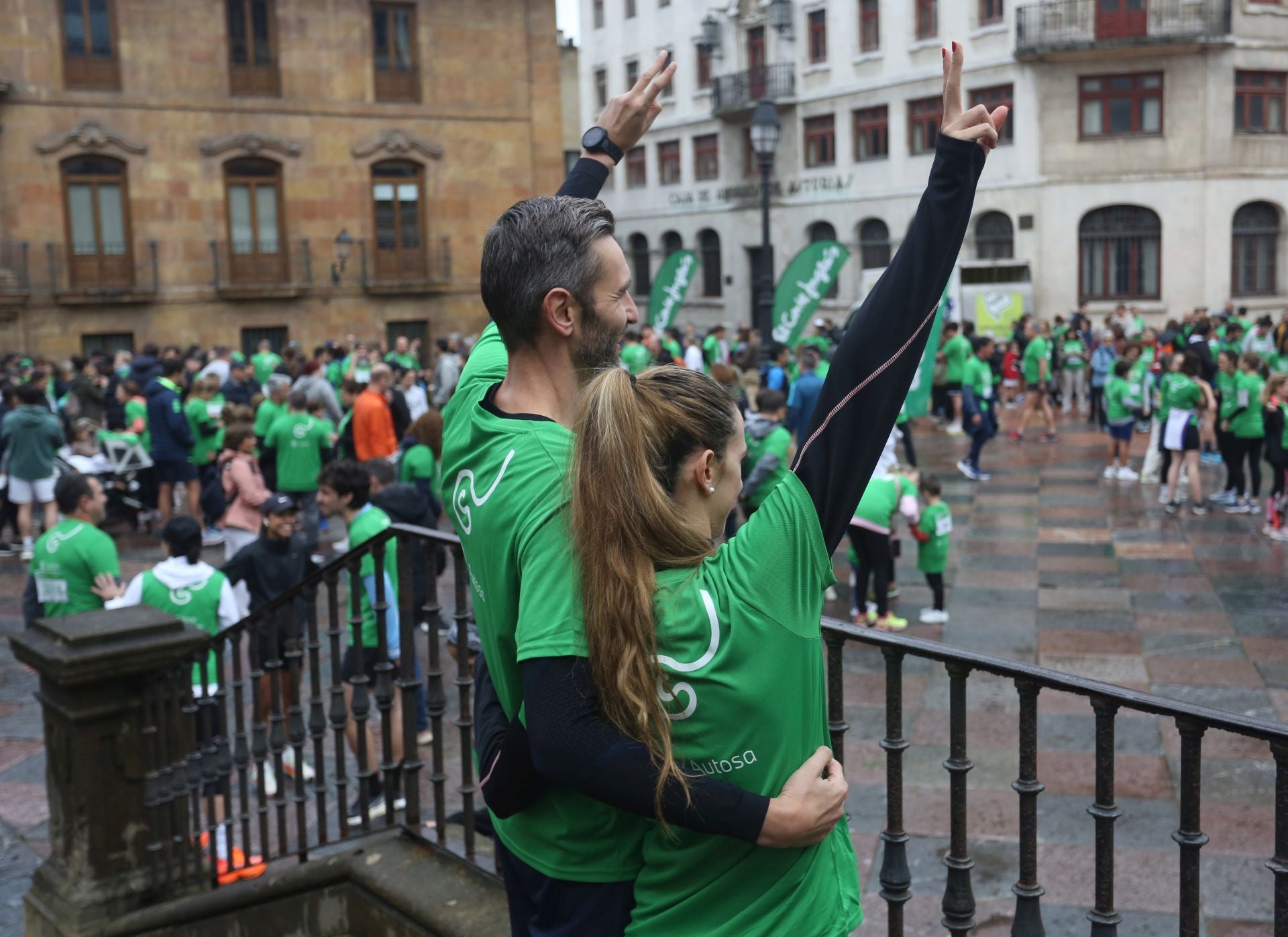 Oviedo se tiñe de verde contra el cáncer