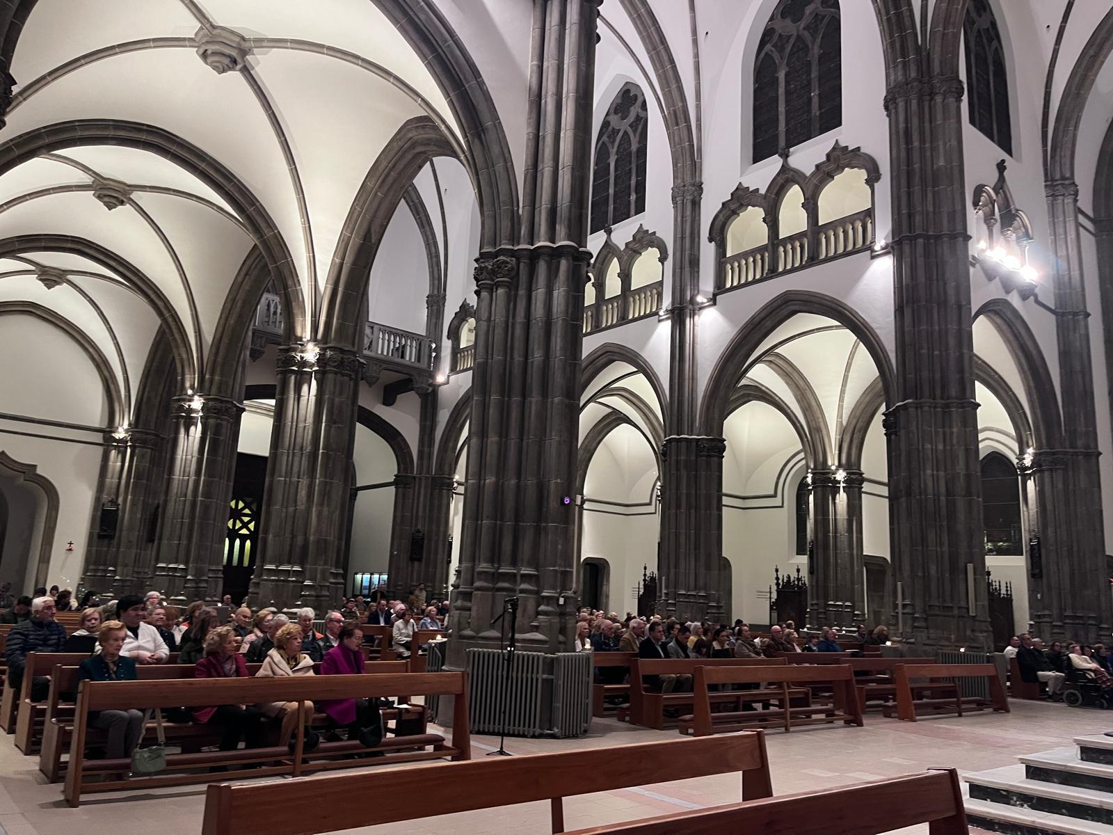 La iglesia de San Lorenzo, en Gijón, reabre tras un cambio de cara