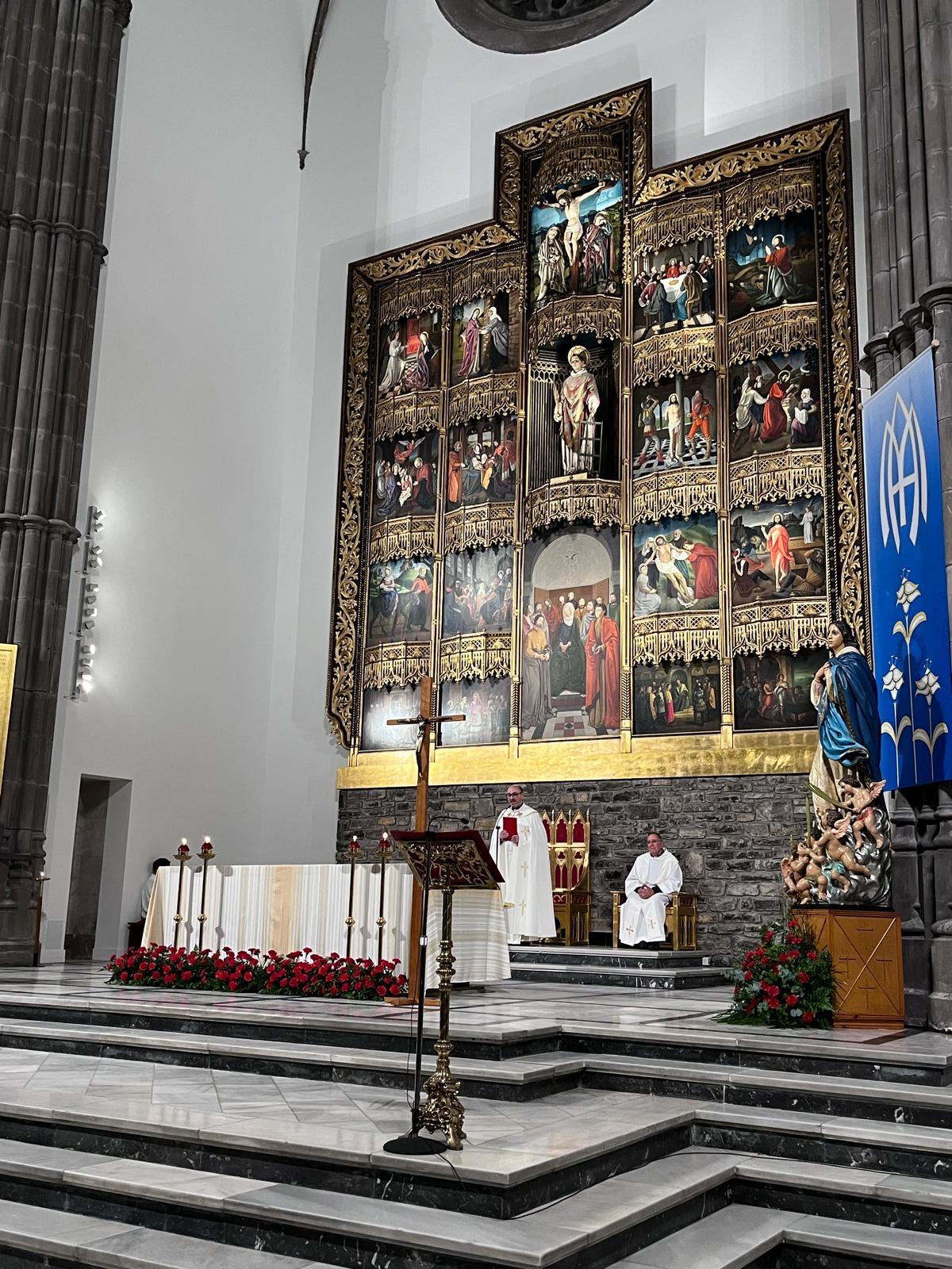 La iglesia de San Lorenzo, en Gijón, reabre tras un cambio de cara