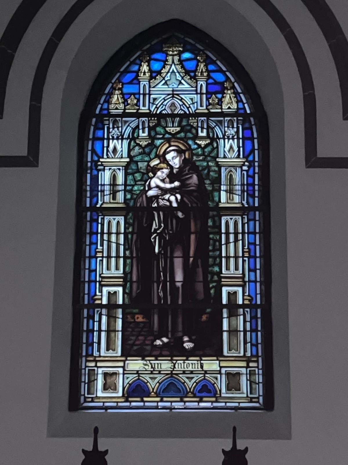 La iglesia de San Lorenzo, en Gijón, reabre tras un cambio de cara