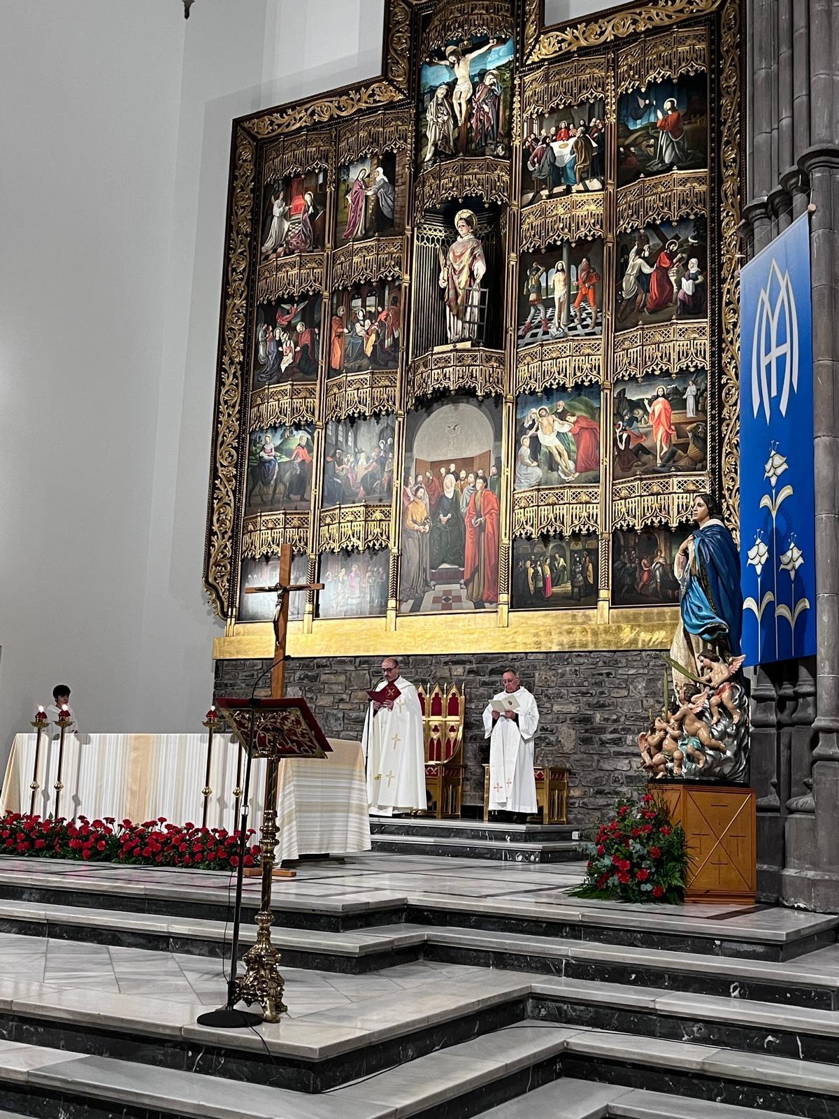 La iglesia de San Lorenzo, en Gijón, reabre tras un cambio de cara