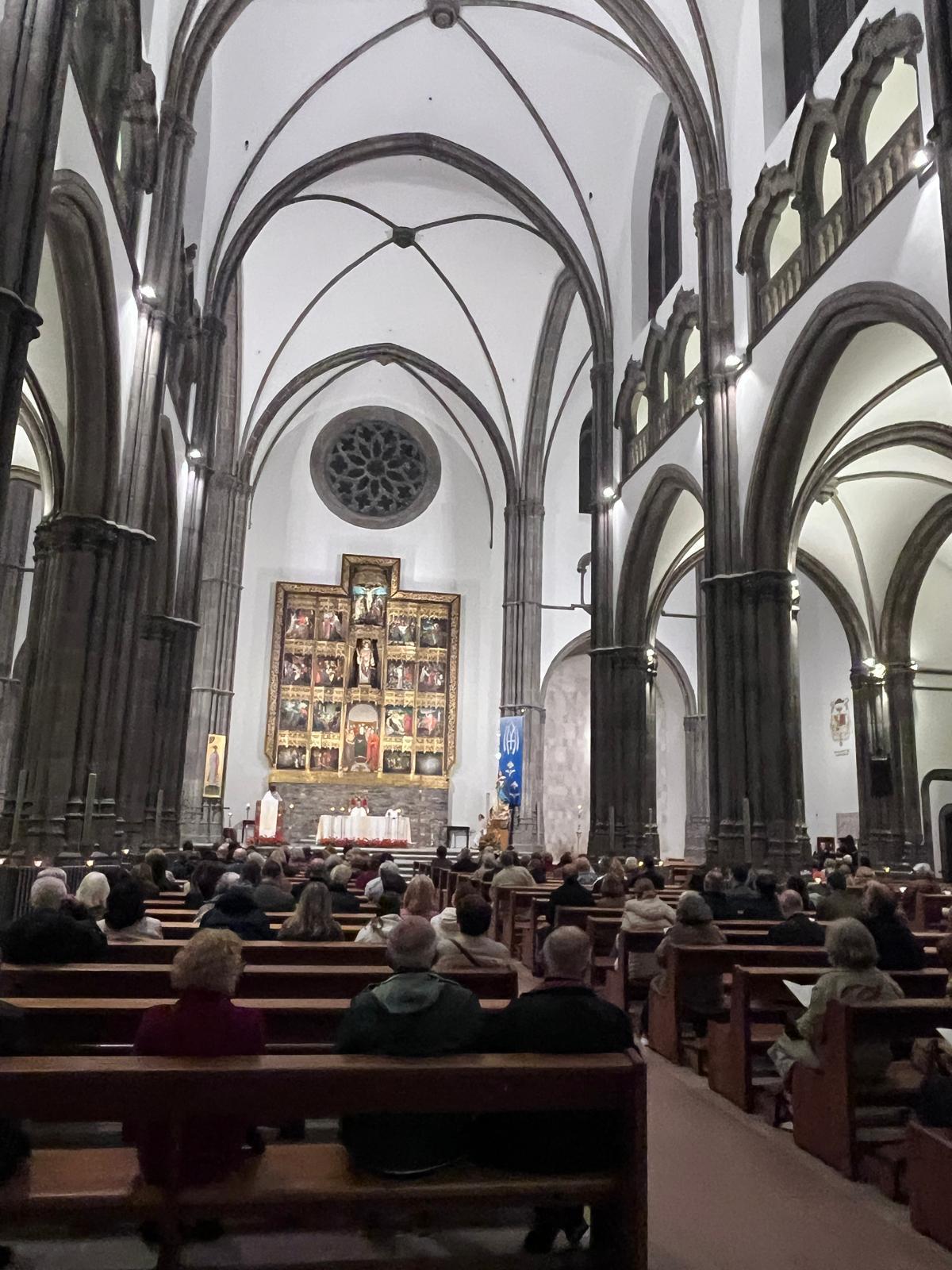 La iglesia de San Lorenzo, en Gijón, reabre tras un cambio de cara