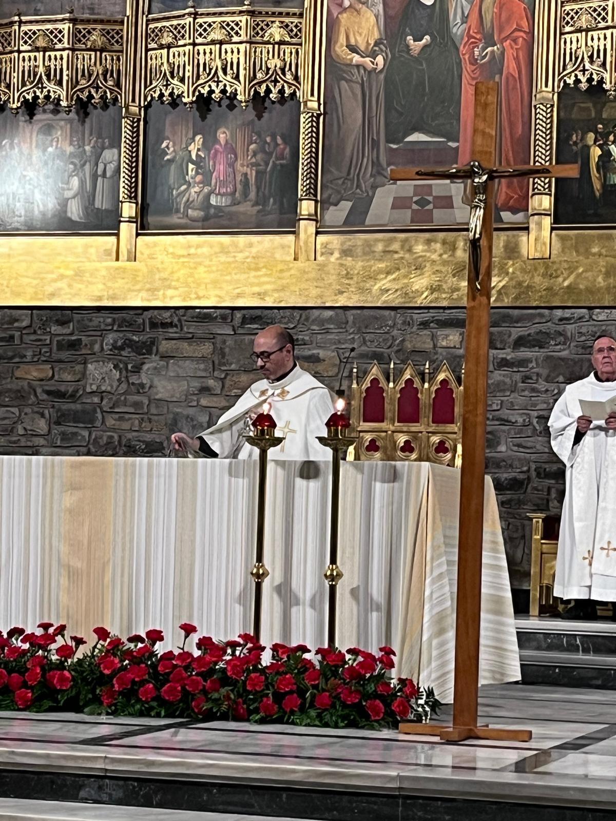 La iglesia de San Lorenzo, en Gijón, reabre tras un cambio de cara