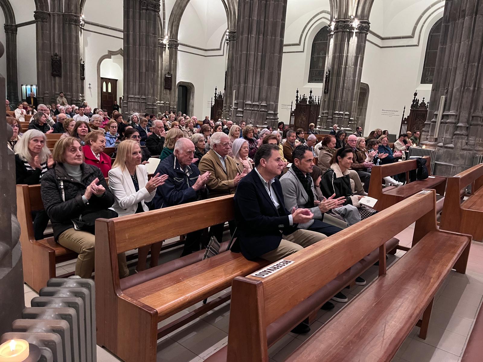 La iglesia de San Lorenzo, en Gijón, reabre tras un cambio de cara