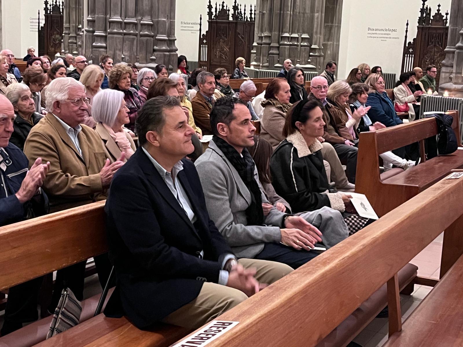 La iglesia de San Lorenzo, en Gijón, reabre tras un cambio de cara