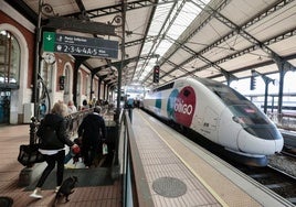 Tren de Ouigo en la estación de Valladolid.