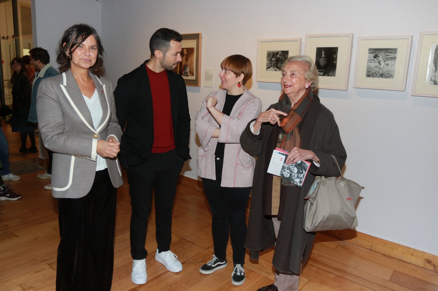 Montserrat López, Aitor Martínez, Semíramis González y Pilar Citoler en la inauguración.