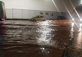 Fotografía realizada por el gijonés Jandro González García la pasada madrugada desde su oficina.