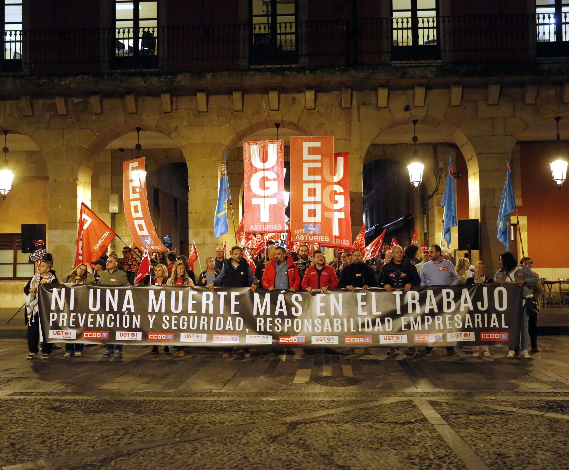 Las imágenes que deja la manifestación contra la siniestralidad laboral en Asturias