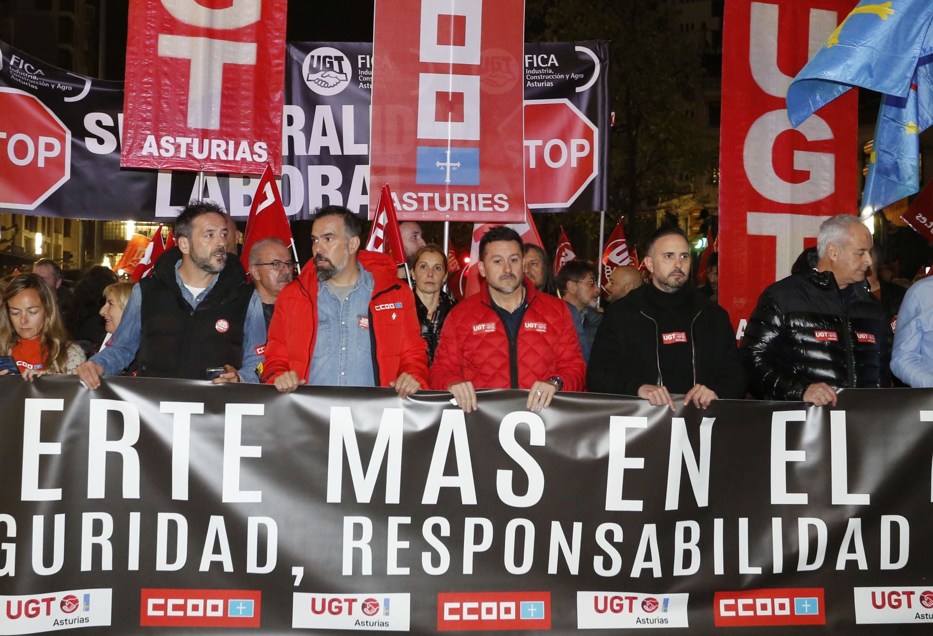 Las imágenes que deja la manifestación contra la siniestralidad laboral en Asturias