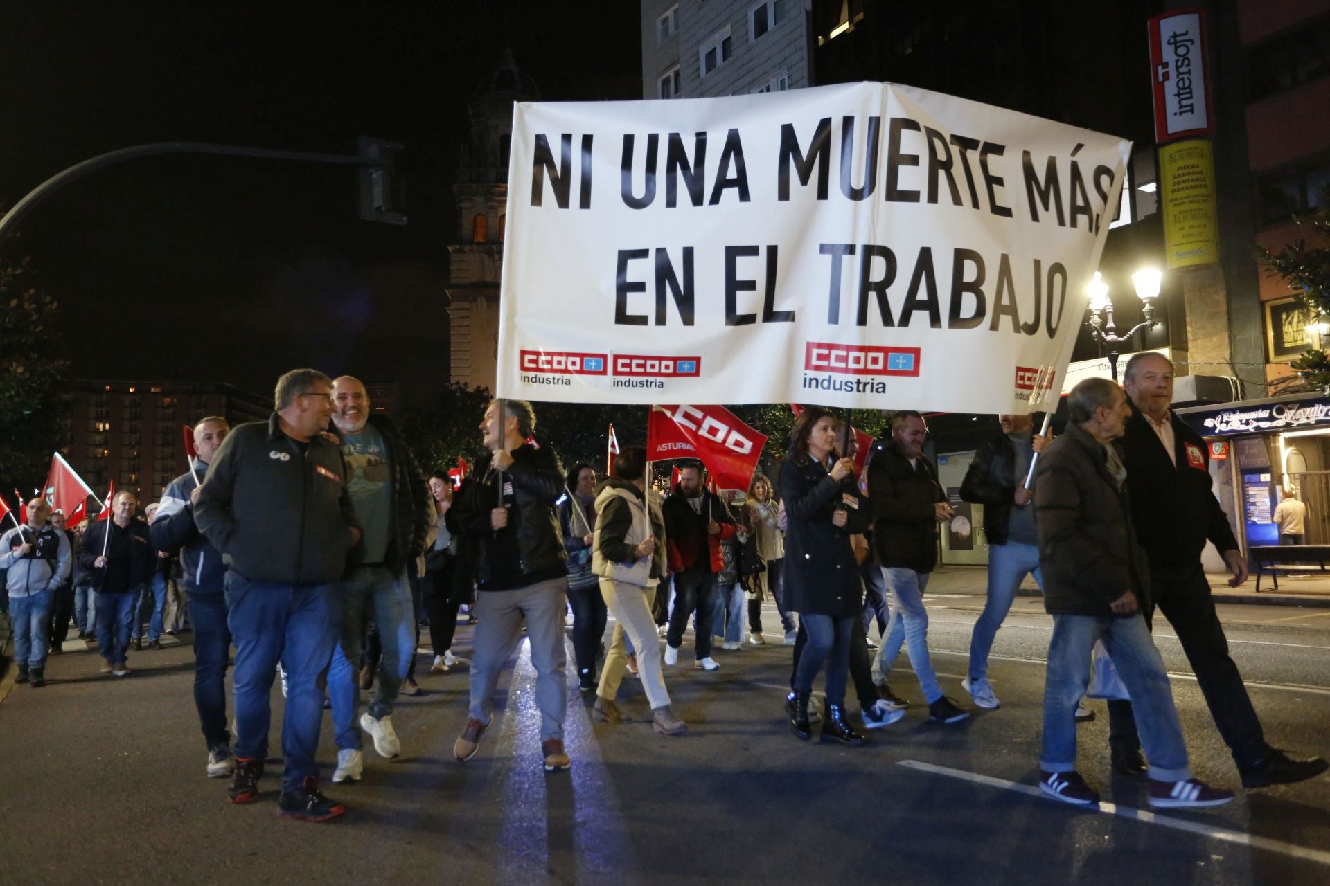 Las imágenes que deja la manifestación contra la siniestralidad laboral en Asturias