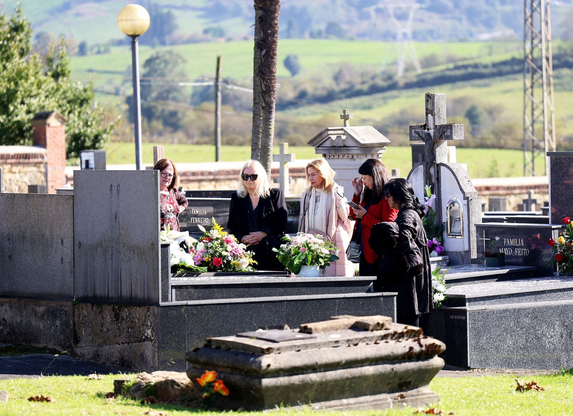 En fotos: Así ha sido la jornada de recuerdo en los cementerios asturianos