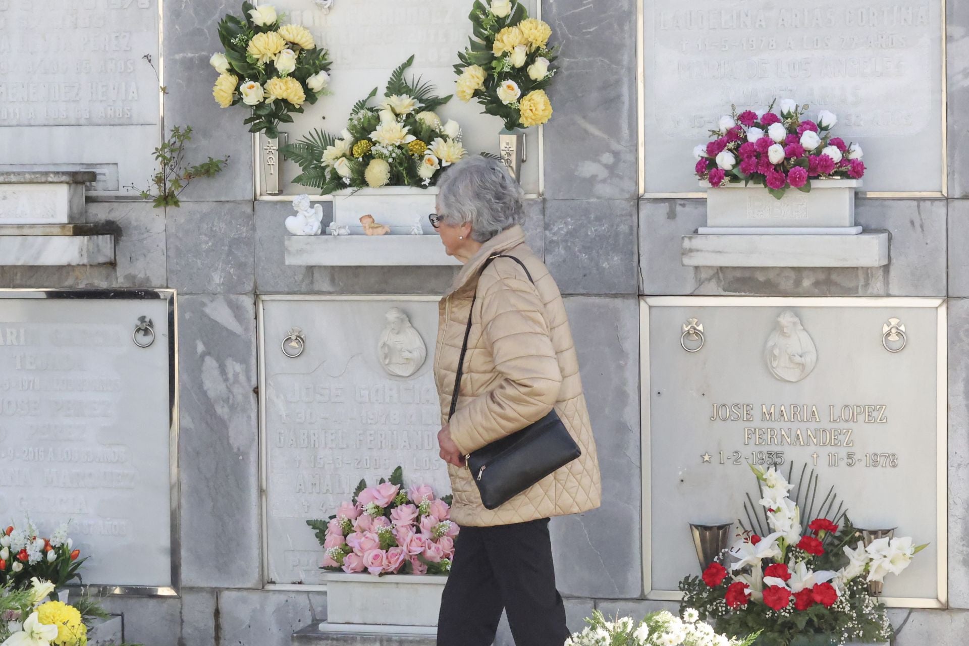 En fotos: Así ha sido la jornada de recuerdo en los cementerios asturianos